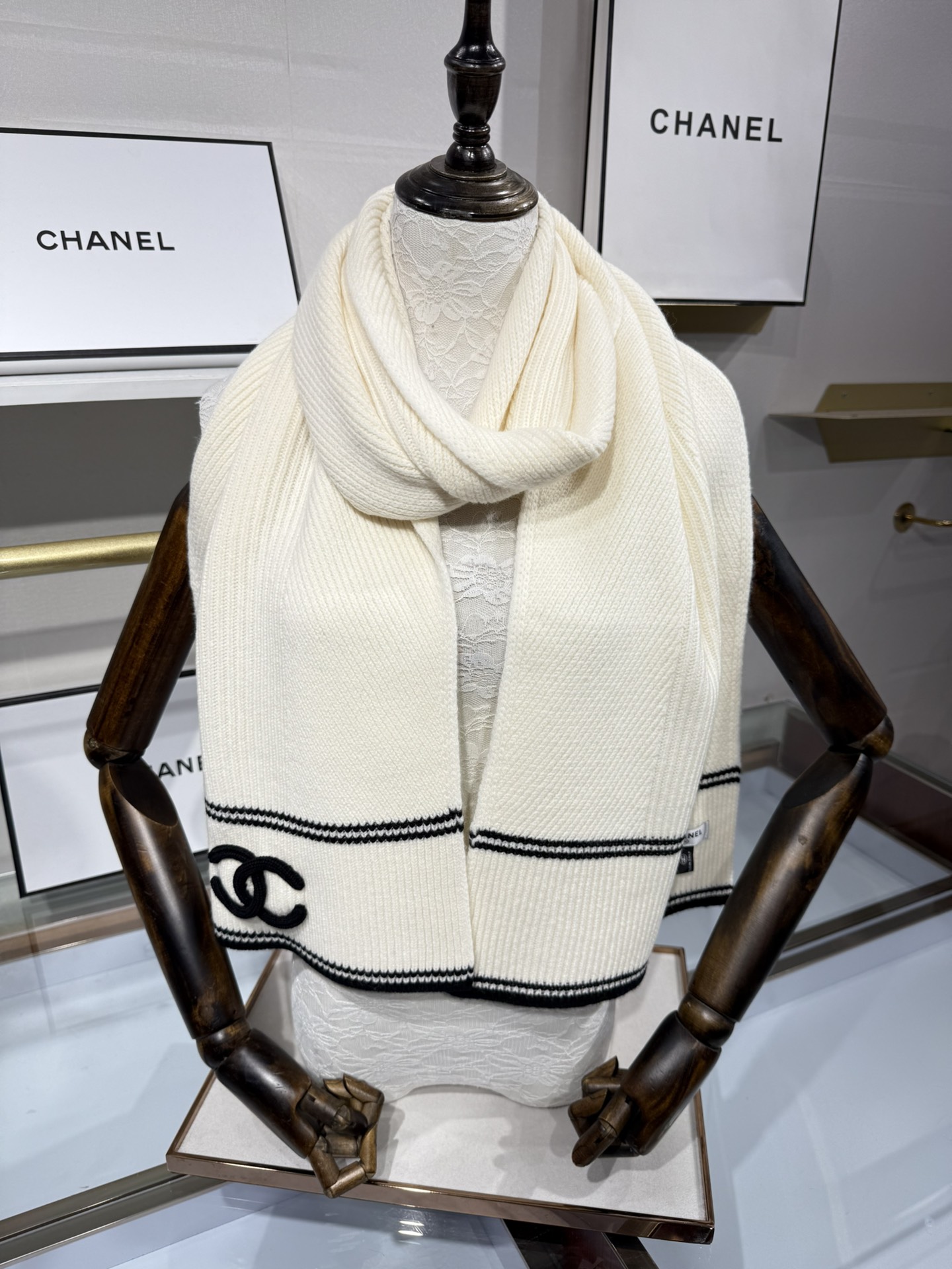 💟【香奶奶斜织线条纹理羊绒围巾｜优雅与温暖的臻品邂逅】精选细腻羊绒，以斜纹交织工艺勾勒经典线条，35*1