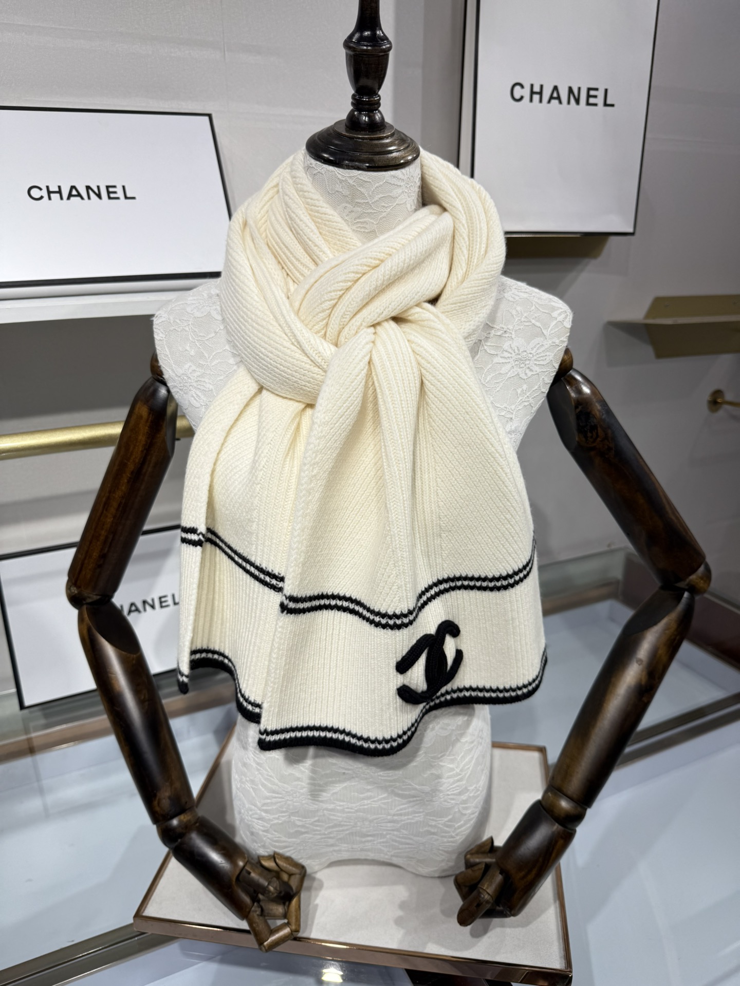 💟【香奶奶斜织线条纹理羊绒围巾｜优雅与温暖的臻品邂逅】精选细腻羊绒，以斜纹交织工艺勾勒经典线条，35*1