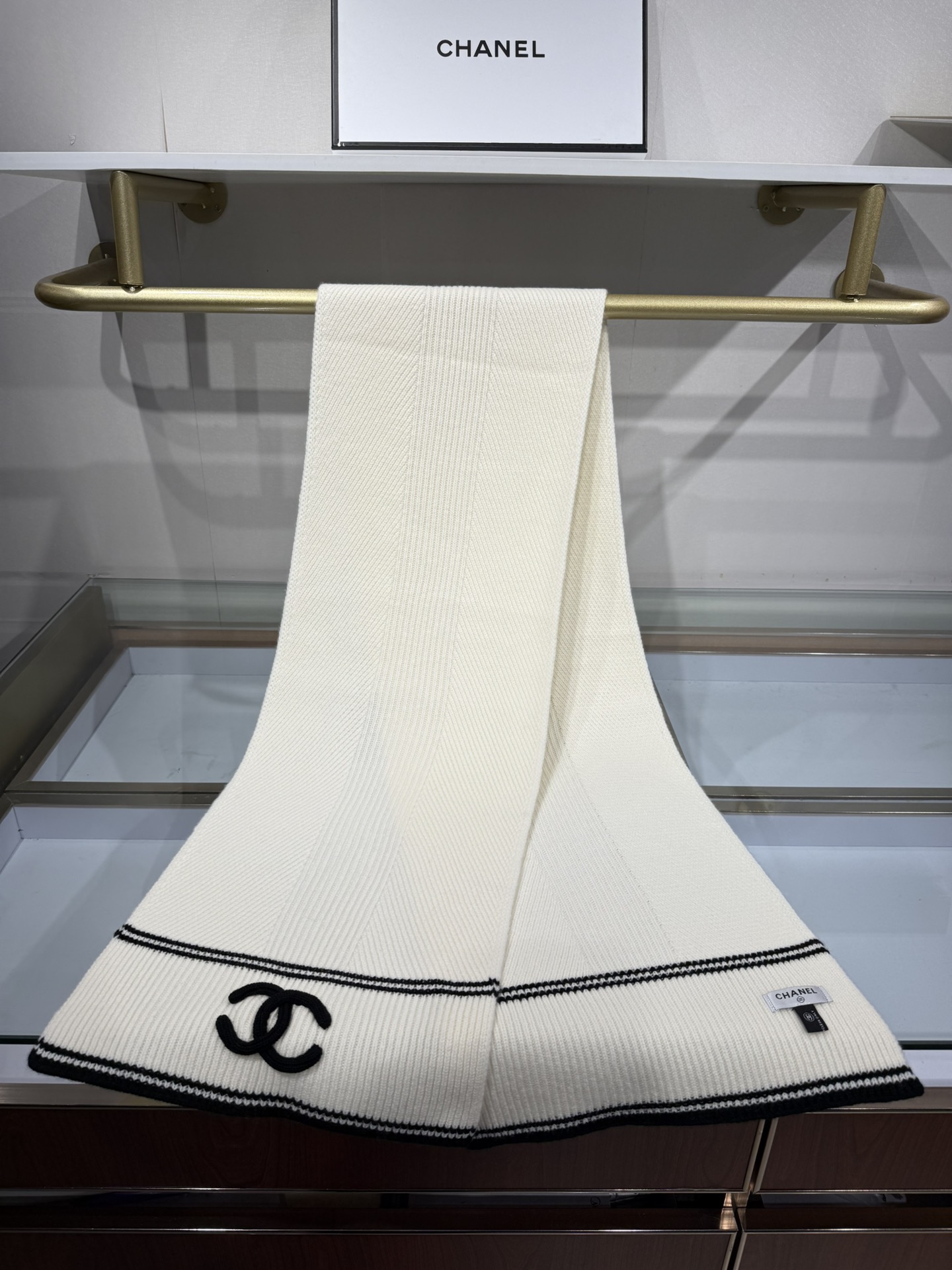 💟【香奶奶斜织线条纹理羊绒围巾｜优雅与温暖的臻品邂逅】精选细腻羊绒，以斜纹交织工艺勾勒经典线条，35*1