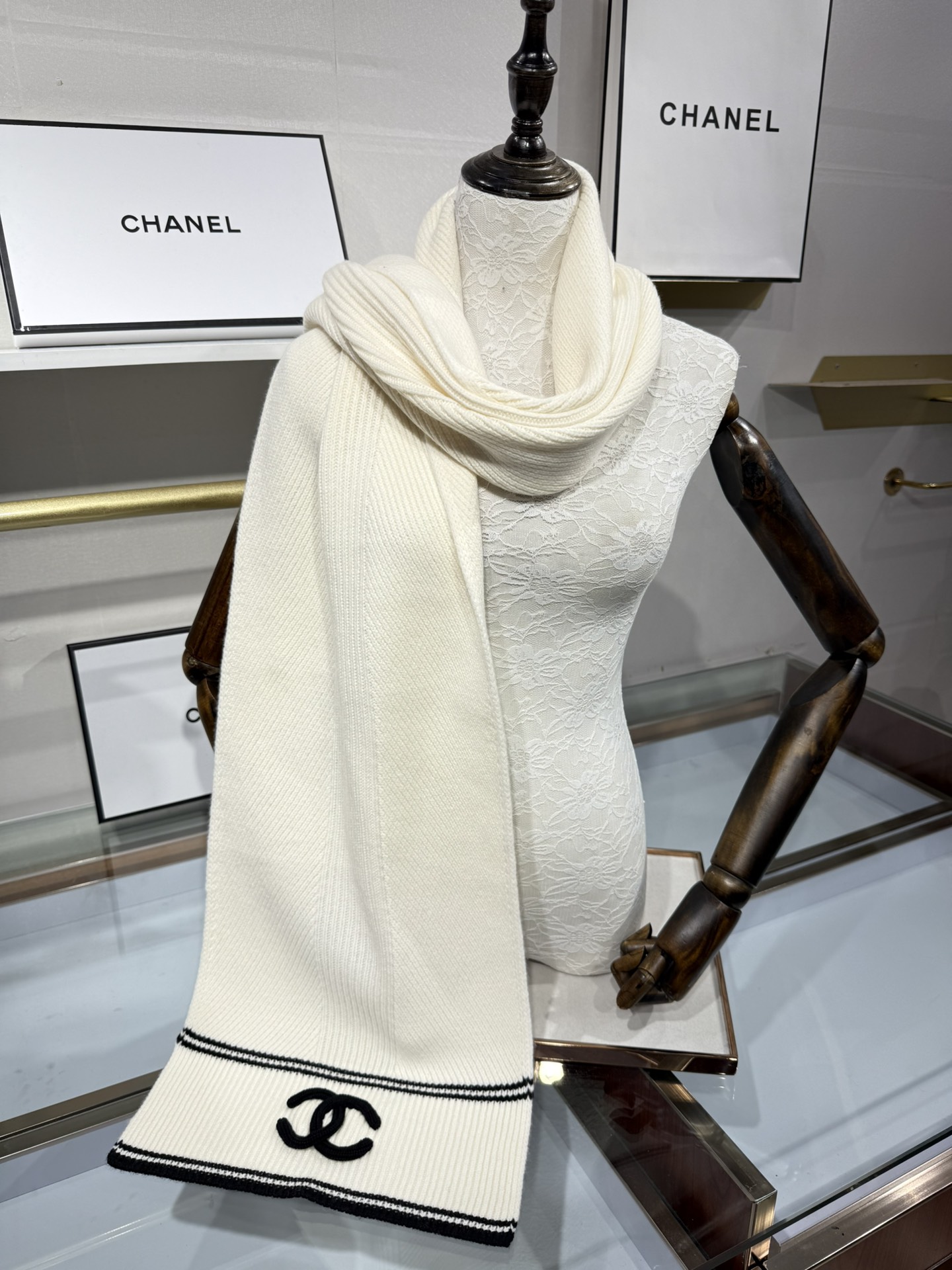 💟【香奶奶斜织线条纹理羊绒围巾｜优雅与温暖的臻品邂逅】精选细腻羊绒，以斜纹交织工艺勾勒经典线条，35*1