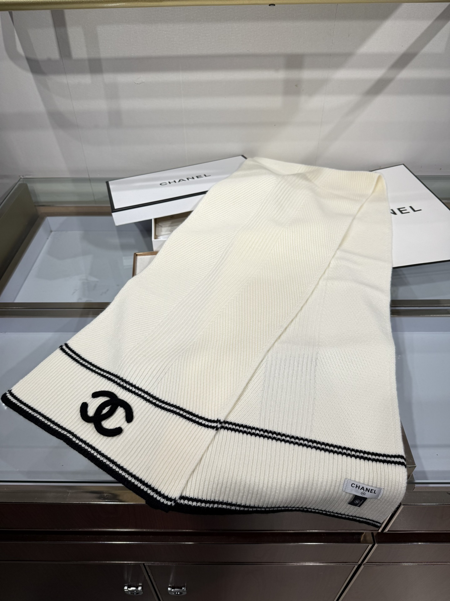 💟【香奶奶斜织线条纹理羊绒围巾｜优雅与温暖的臻品邂逅】精选细腻羊绒，以斜纹交织工艺勾勒经典线条，35*1