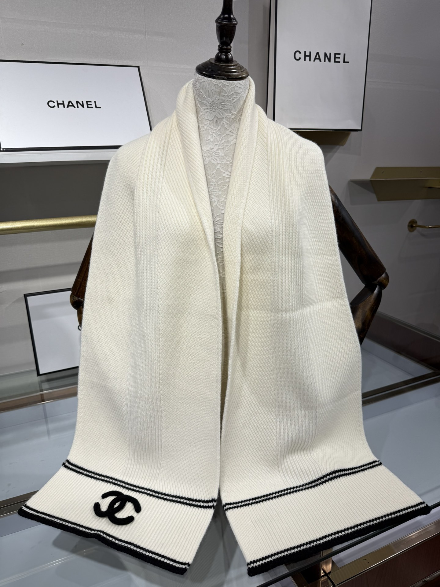 💟【香奶奶斜织线条纹理羊绒围巾｜优雅与温暖的臻品邂逅】精选细腻羊绒，以斜纹交织工艺勾勒经典线条，35*1