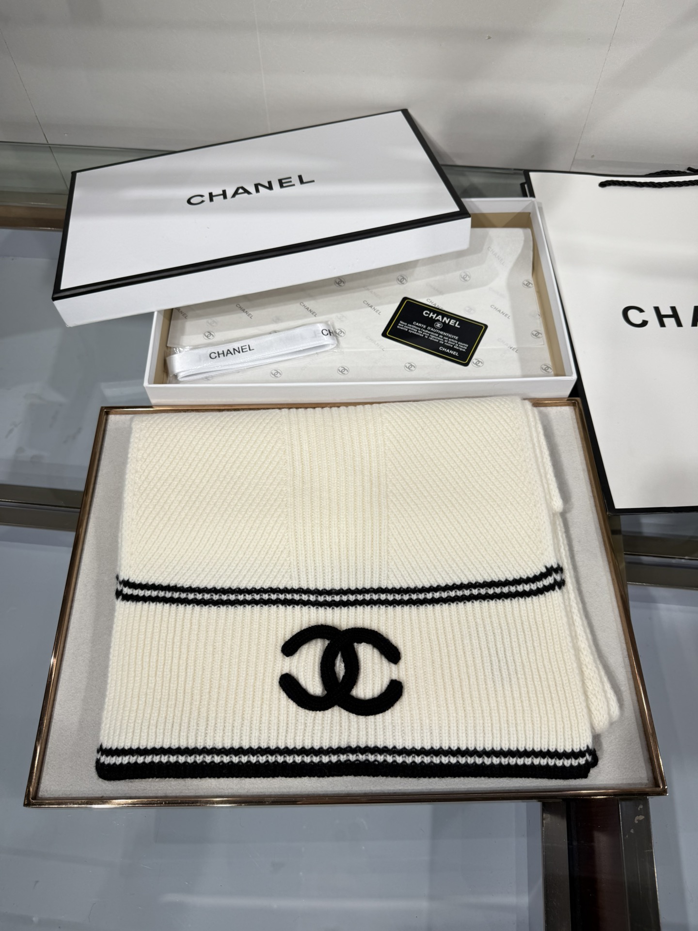 💟【香奶奶斜织线条纹理羊绒围巾｜优雅与温暖的臻品邂逅】精选细腻羊绒，以斜纹交织工艺勾勒经典线条，35*1