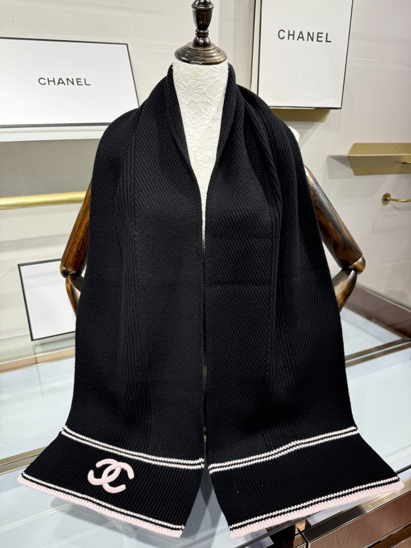 💟【香奶奶斜织线条纹理羊绒围巾｜优雅与温暖的臻品邂逅】精选细腻羊绒，以斜纹交织工艺勾勒经典线条，35*1