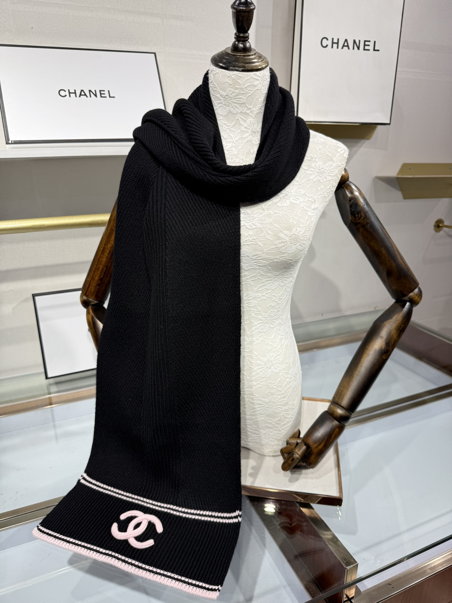 💟【香奶奶斜织线条纹理羊绒围巾｜优雅与温暖的臻品邂逅】精选细腻羊绒，以斜纹交织工艺勾勒经典线条，35*1