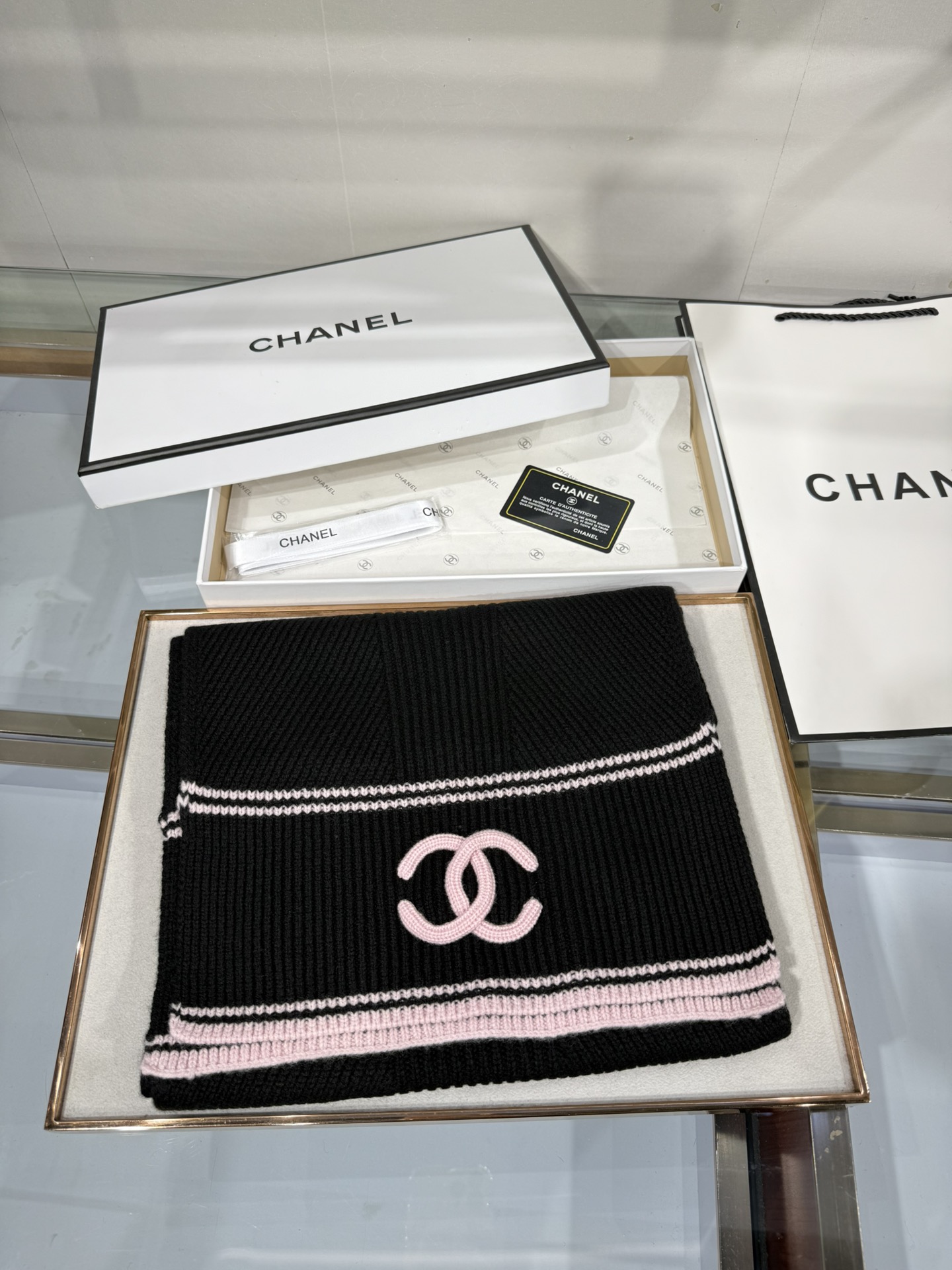 💟【香奶奶斜织线条纹理羊绒围巾｜优雅与温暖的臻品邂逅】精选细腻羊绒，以斜纹交织工艺勾勒经典线条，35*1