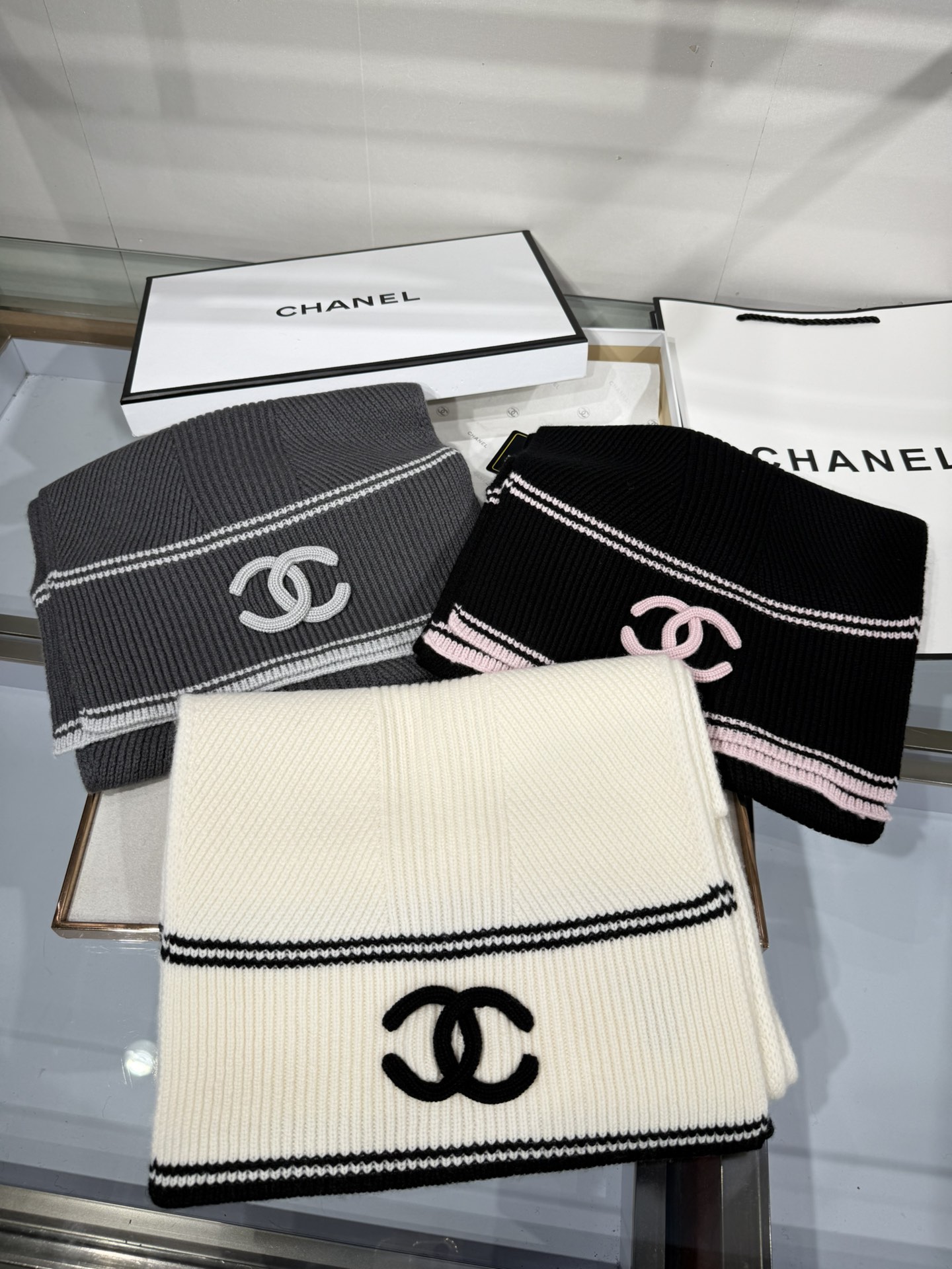 💟【香奶奶斜织线条纹理羊绒围巾｜优雅与温暖的臻品邂逅】精选细腻羊绒，以斜纹交织工艺勾勒经典线条，35*1