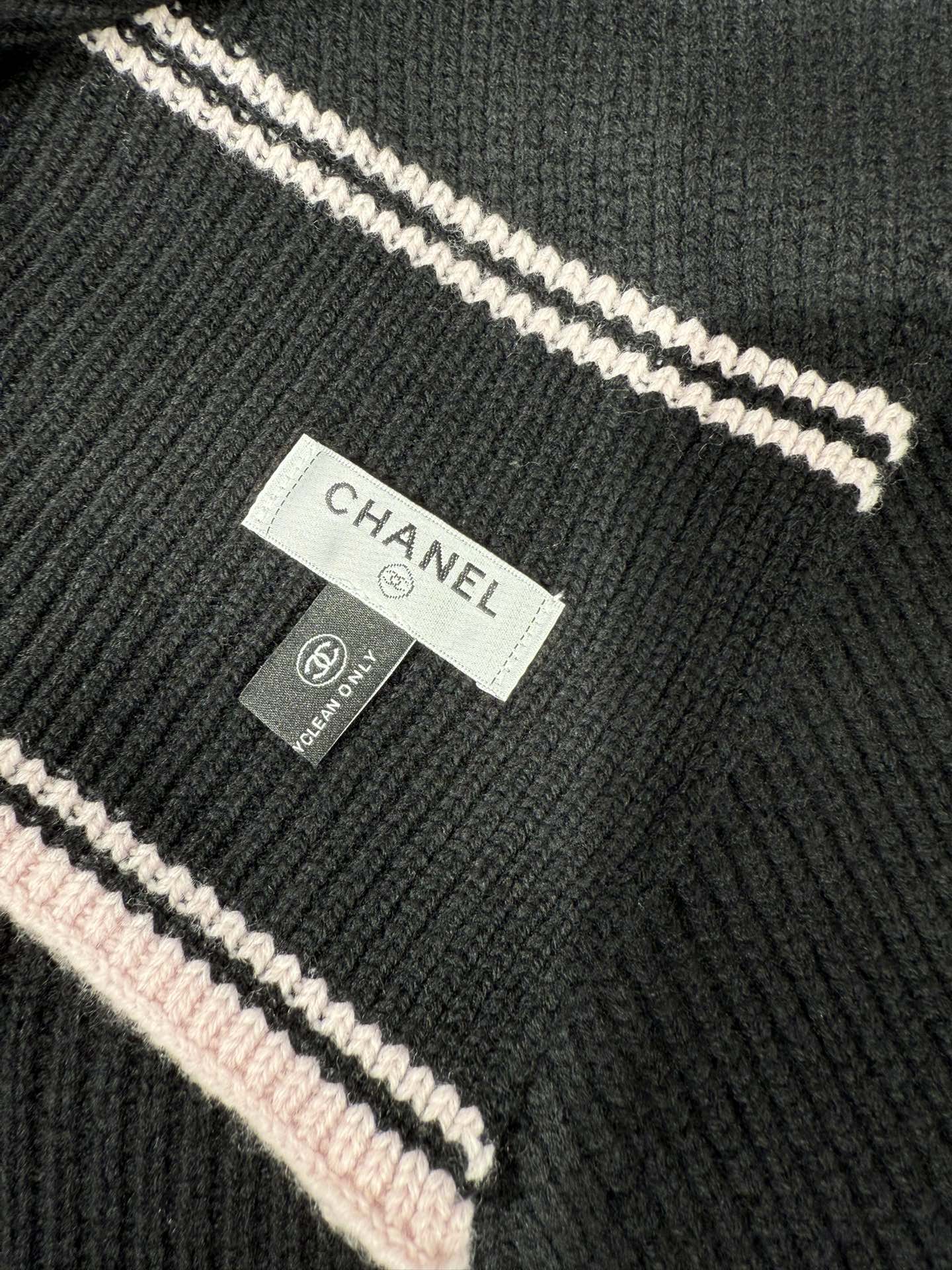 💟【香奶奶斜织线条纹理羊绒围巾｜优雅与温暖的臻品邂逅】精选细腻羊绒，以斜纹交织工艺勾勒经典线条，35*1