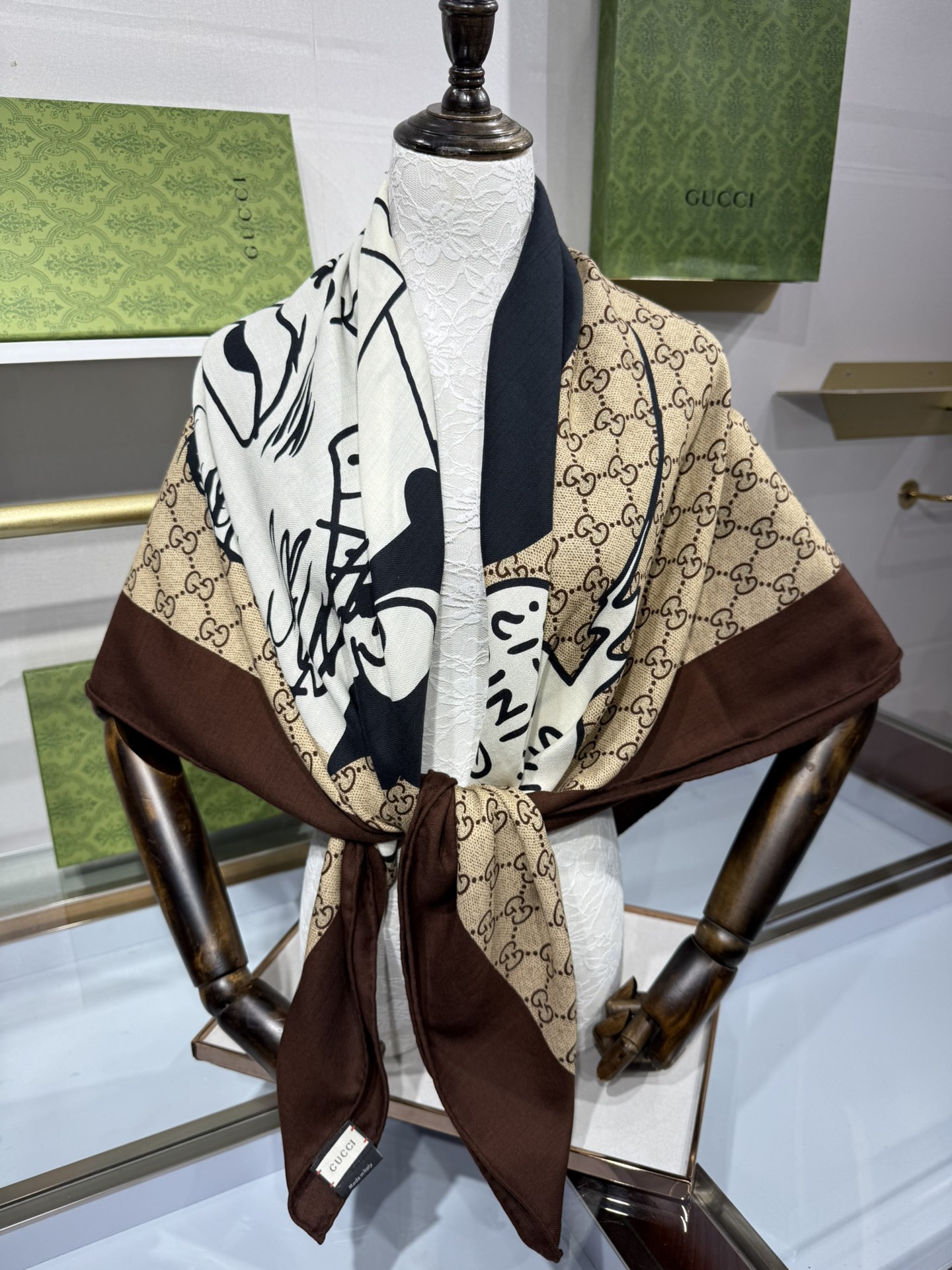 💟140*140 项目双面同色印花丝毛披肩～Gucci跨学科艺术家E.S. Glenn (Everett