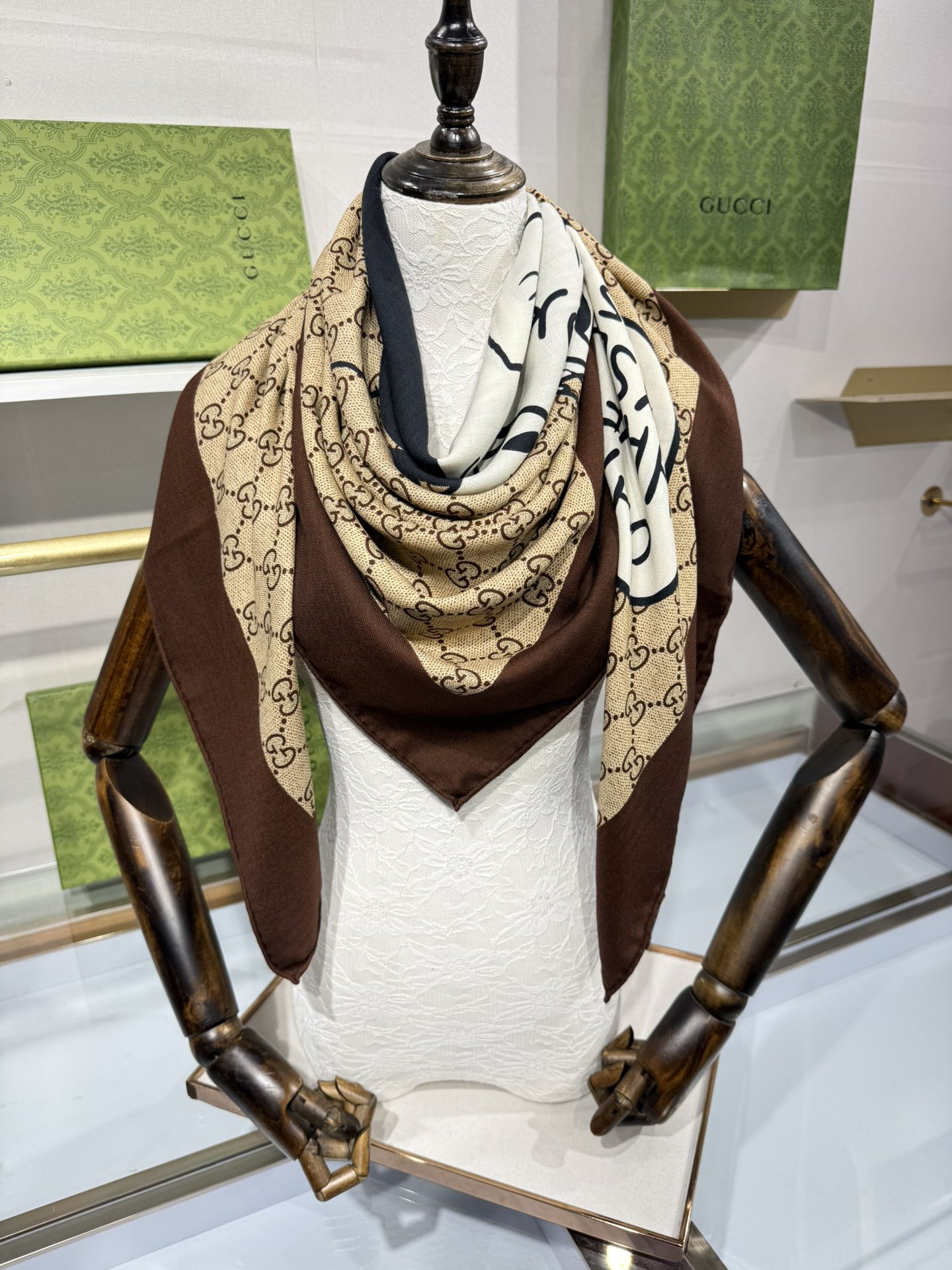 💟140*140 项目双面同色印花丝毛披肩～Gucci跨学科艺术家E.S. Glenn (Everett