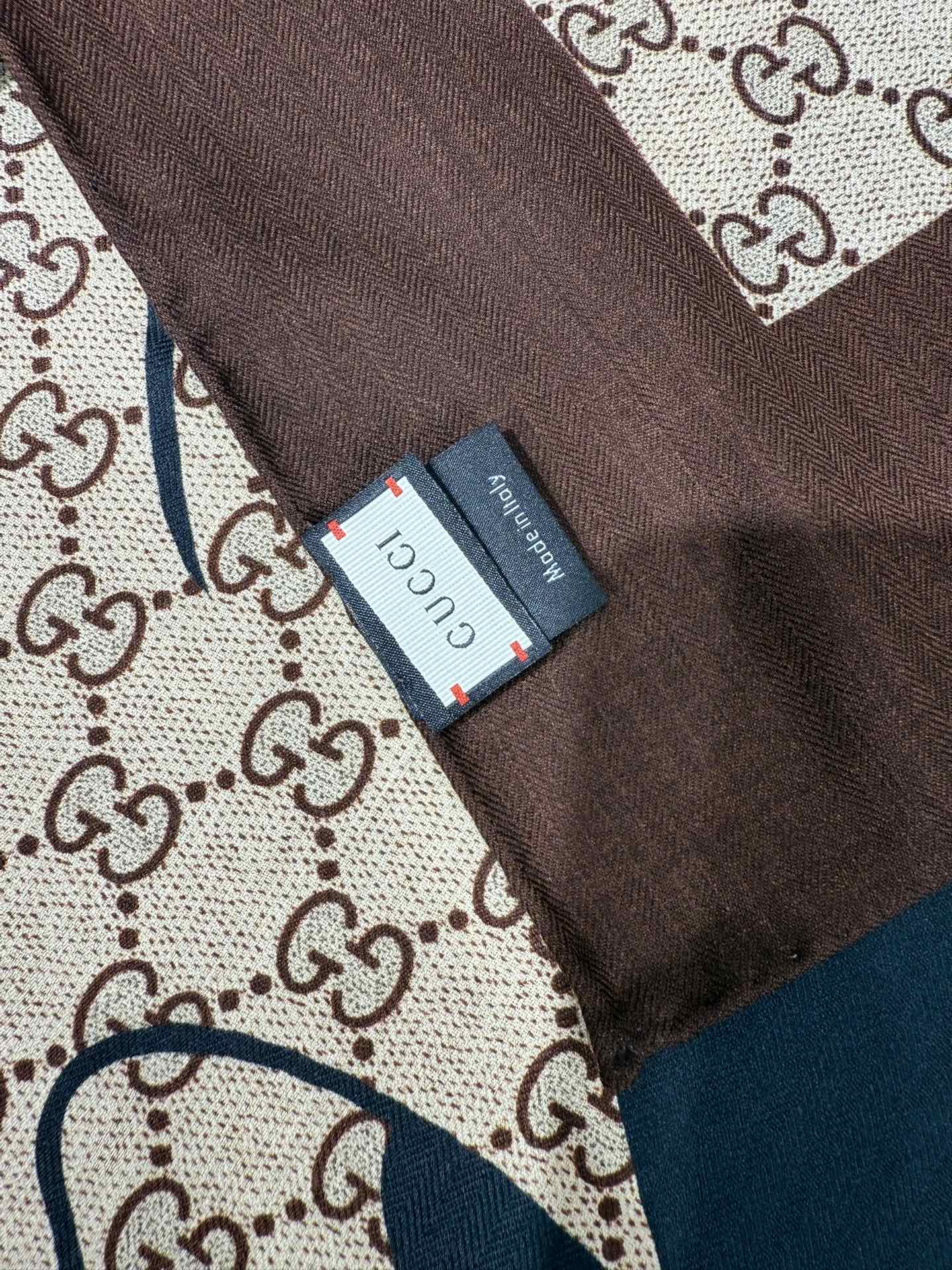 💟140*140 项目双面同色印花丝毛披肩～Gucci跨学科艺术家E.S. Glenn (Everett