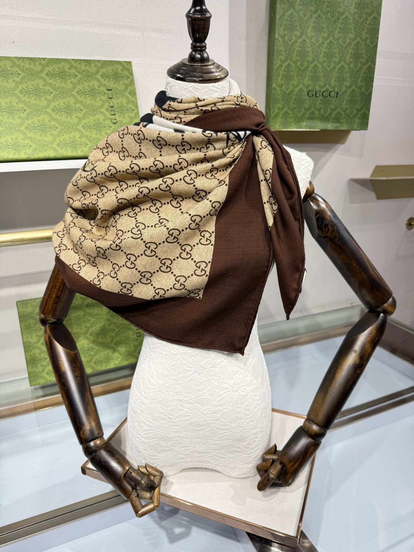 💟140*140 项目双面同色印花丝毛披肩～Gucci跨学科艺术家E.S. Glenn (Everett