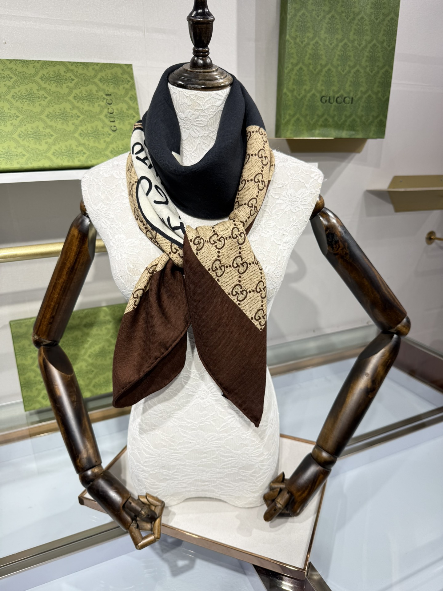 💟140*140 项目双面同色印花丝毛披肩～Gucci跨学科艺术家E.S. Glenn (Everett