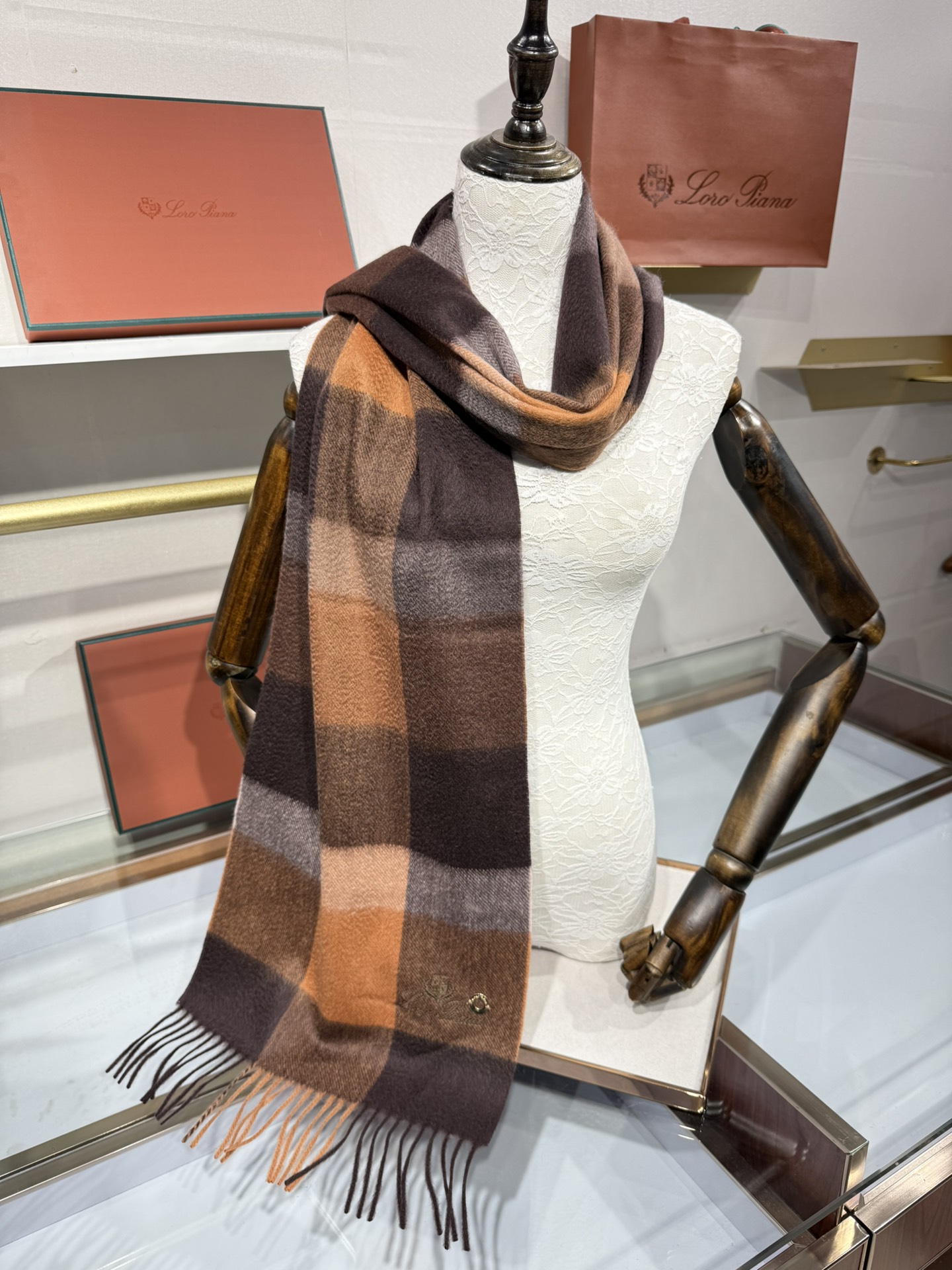 💟2025年秋冬新款抢先出 𝐋𝐨𝐫𝐨 𝐩𝐢𝐚𝐧𝐚 诺悠翩雅 山羊绒长巾 𝐒𝐢𝐳𝐞: 170x35 𝟏𝟎𝟎