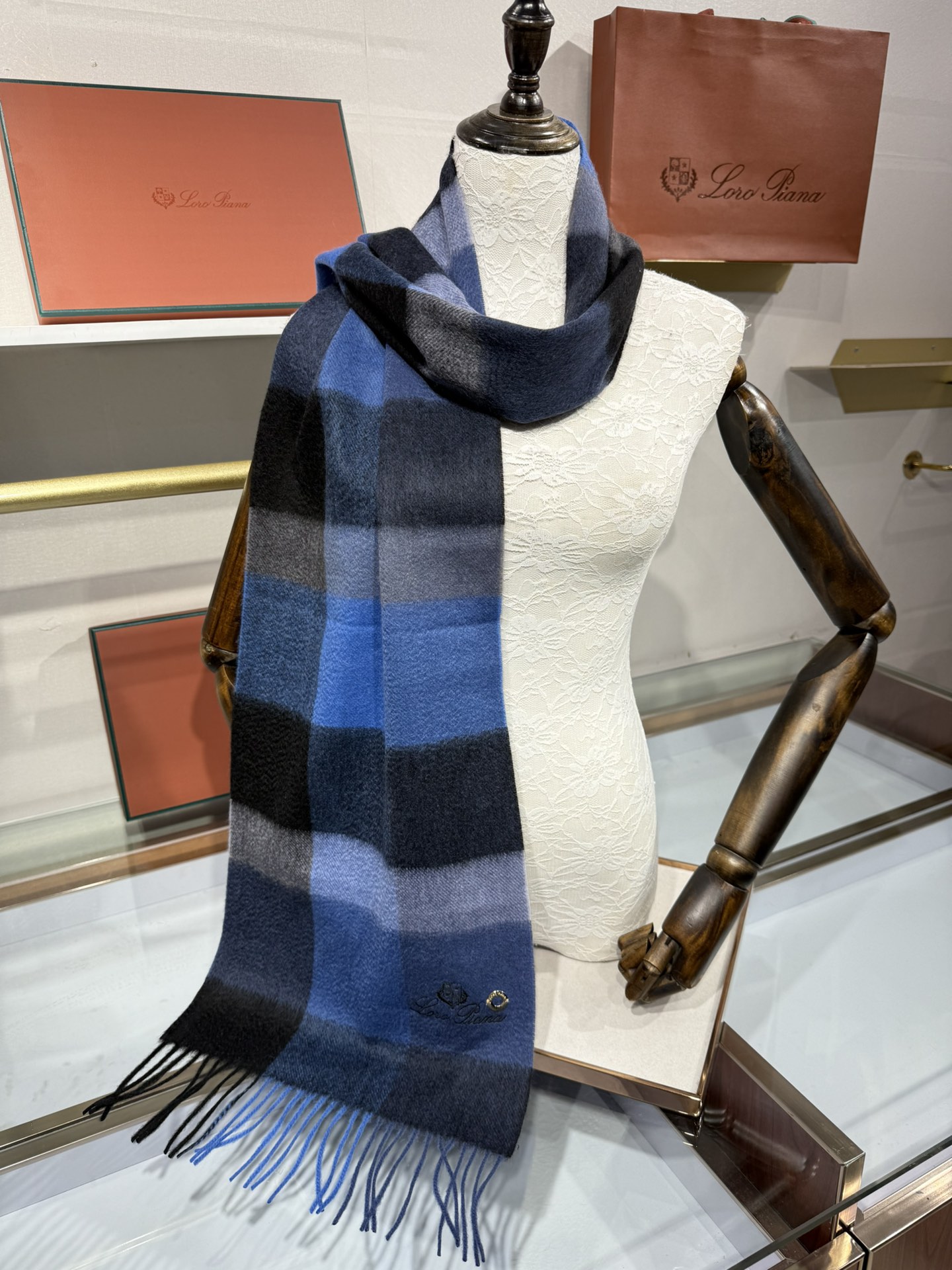 💟2025年秋冬新款抢先出 𝐋𝐨𝐫𝐨 𝐩𝐢𝐚𝐧𝐚 诺悠翩雅 山羊绒长巾 𝐒𝐢𝐳𝐞: 170x35 𝟏𝟎𝟎