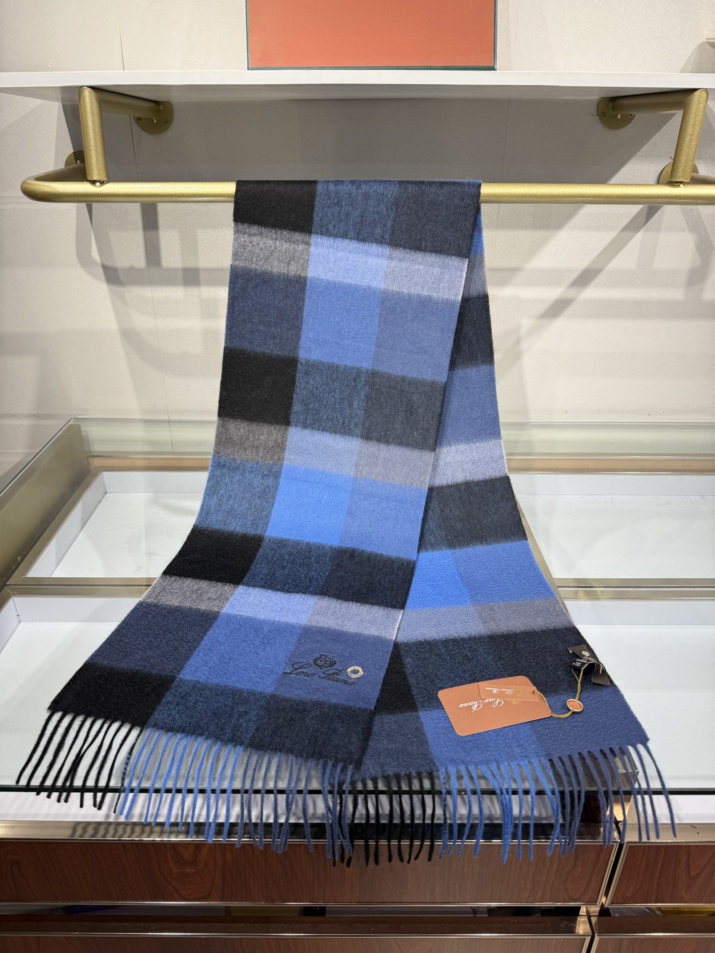 💟2025年秋冬新款抢先出 𝐋𝐨𝐫𝐨 𝐩𝐢𝐚𝐧𝐚 诺悠翩雅 山羊绒长巾 𝐒𝐢𝐳𝐞: 170x35 𝟏𝟎𝟎