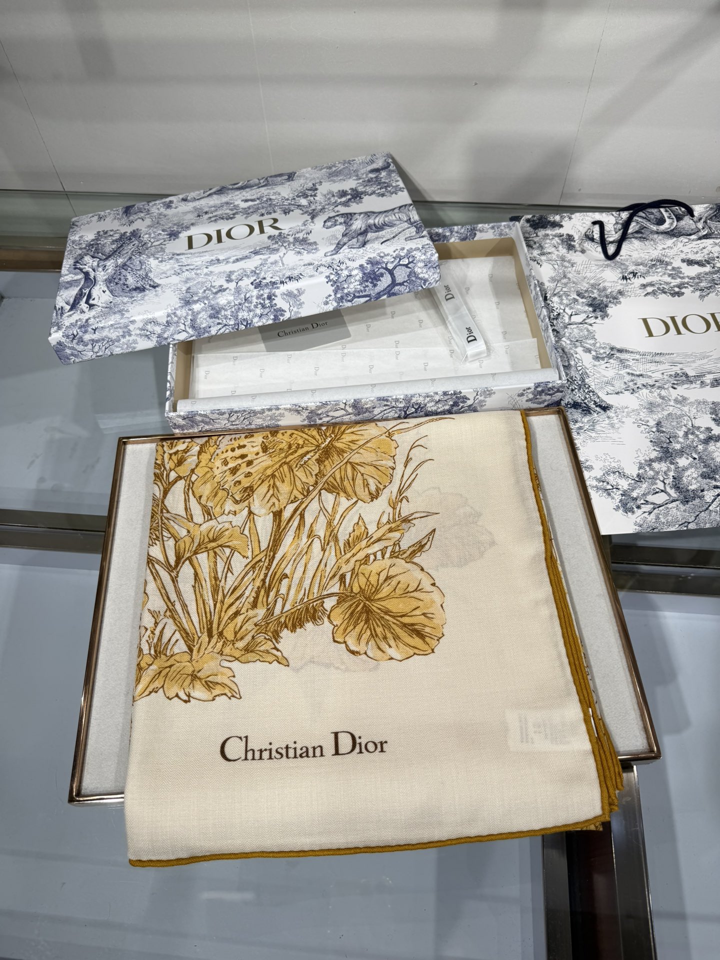 💟2025年新款💖💖💃🏻💃🏻DO家 山羊绒方巾‼️抢‼️VIP推荐 ‼️👍下手一定要快【高端 大爱 ‼️