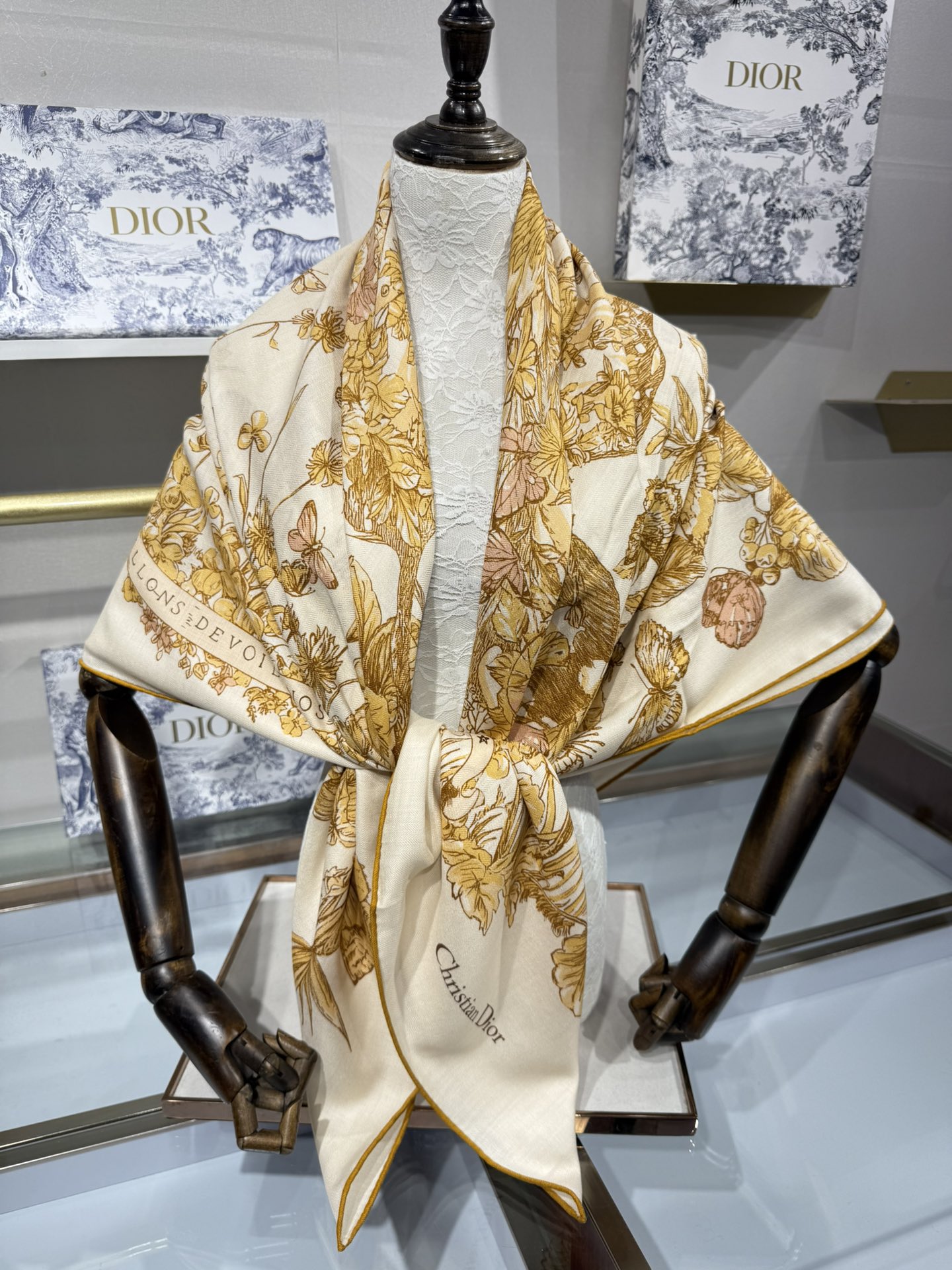 💟2025年新款💖💖💃🏻💃🏻DO家 山羊绒方巾‼️抢‼️VIP推荐 ‼️👍下手一定要快【高端 大爱 ‼️