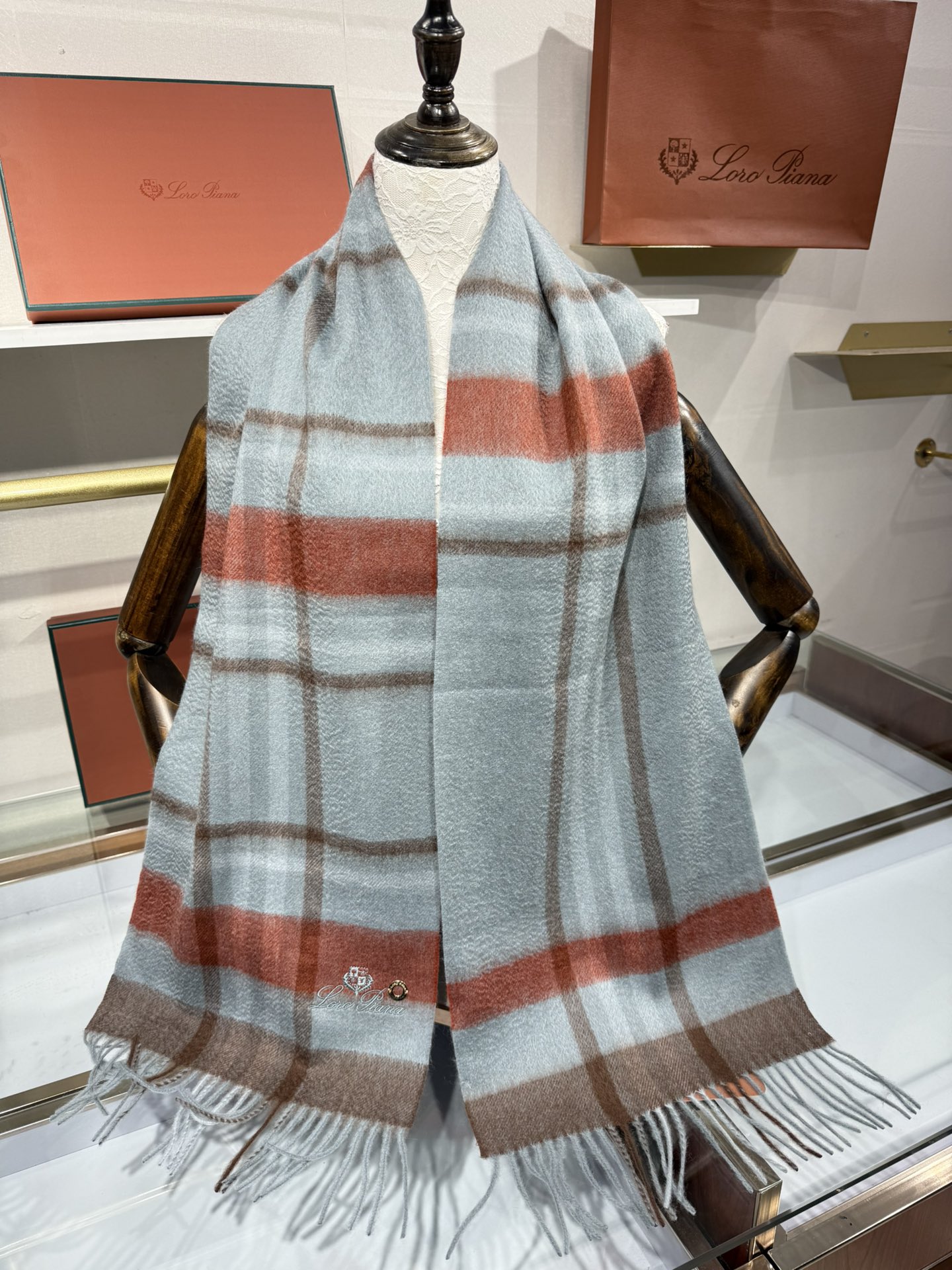 💟2025年秋冬新款抢先出 𝐋𝐨𝐫𝐨 𝐩𝐢𝐚𝐧𝐚 诺悠翩雅 山羊绒长巾 𝐒𝐢𝐳𝐞: 170x35 𝟏𝟎𝟎