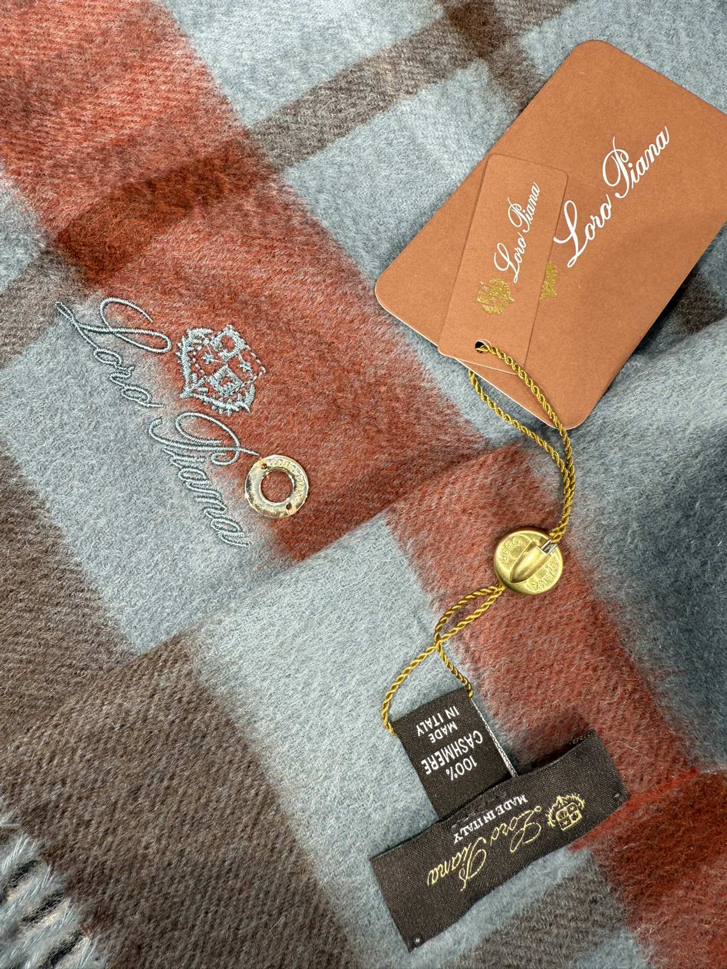 💟2025年秋冬新款抢先出 𝐋𝐨𝐫𝐨 𝐩𝐢𝐚𝐧𝐚 诺悠翩雅 山羊绒长巾 𝐒𝐢𝐳𝐞: 170x35 𝟏𝟎𝟎