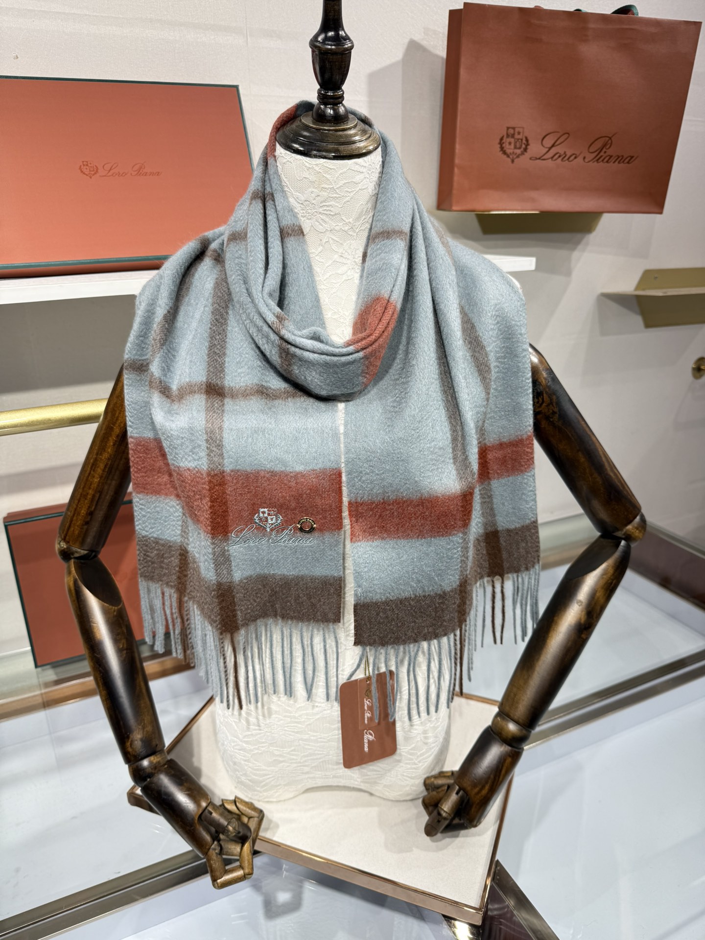 💟2025年秋冬新款抢先出 𝐋𝐨𝐫𝐨 𝐩𝐢𝐚𝐧𝐚 诺悠翩雅 山羊绒长巾 𝐒𝐢𝐳𝐞: 170x35 𝟏𝟎𝟎