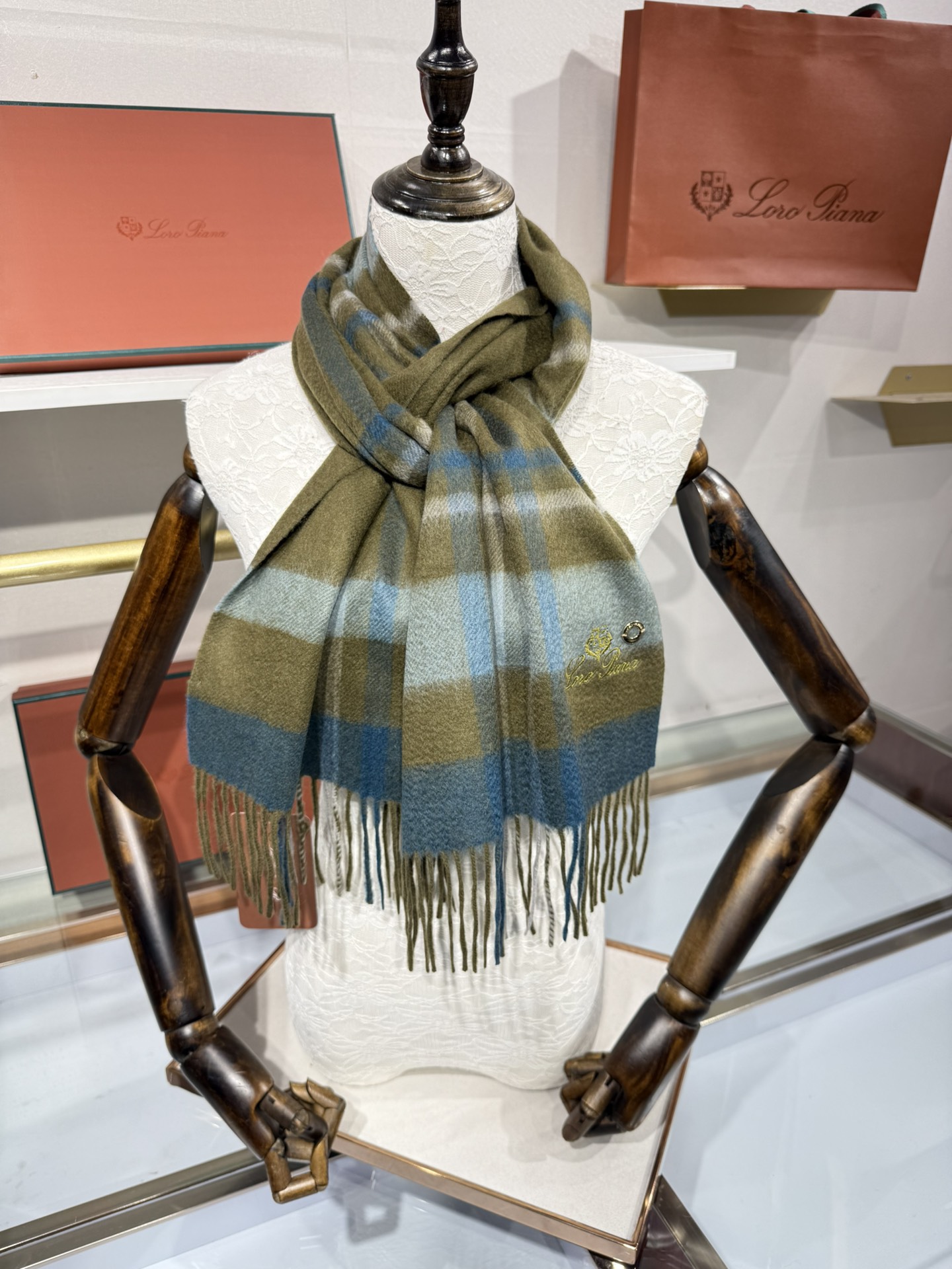 💟2025年秋冬新款抢先出 𝐋𝐨𝐫𝐨 𝐩𝐢𝐚𝐧𝐚 诺悠翩雅 山羊绒长巾 𝐒𝐢𝐳𝐞: 170x35 𝟏𝟎𝟎