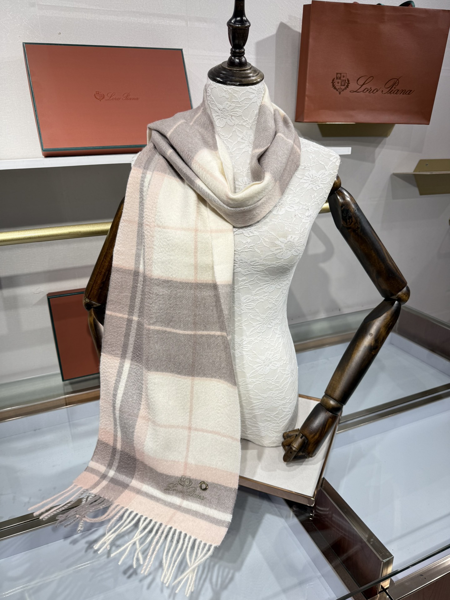 💟2025年秋冬新款抢先出 𝐋𝐨𝐫𝐨 𝐩𝐢𝐚𝐧𝐚 诺悠翩雅 山羊绒长巾 𝐒𝐢𝐳𝐞: 170x35 𝟏𝟎𝟎