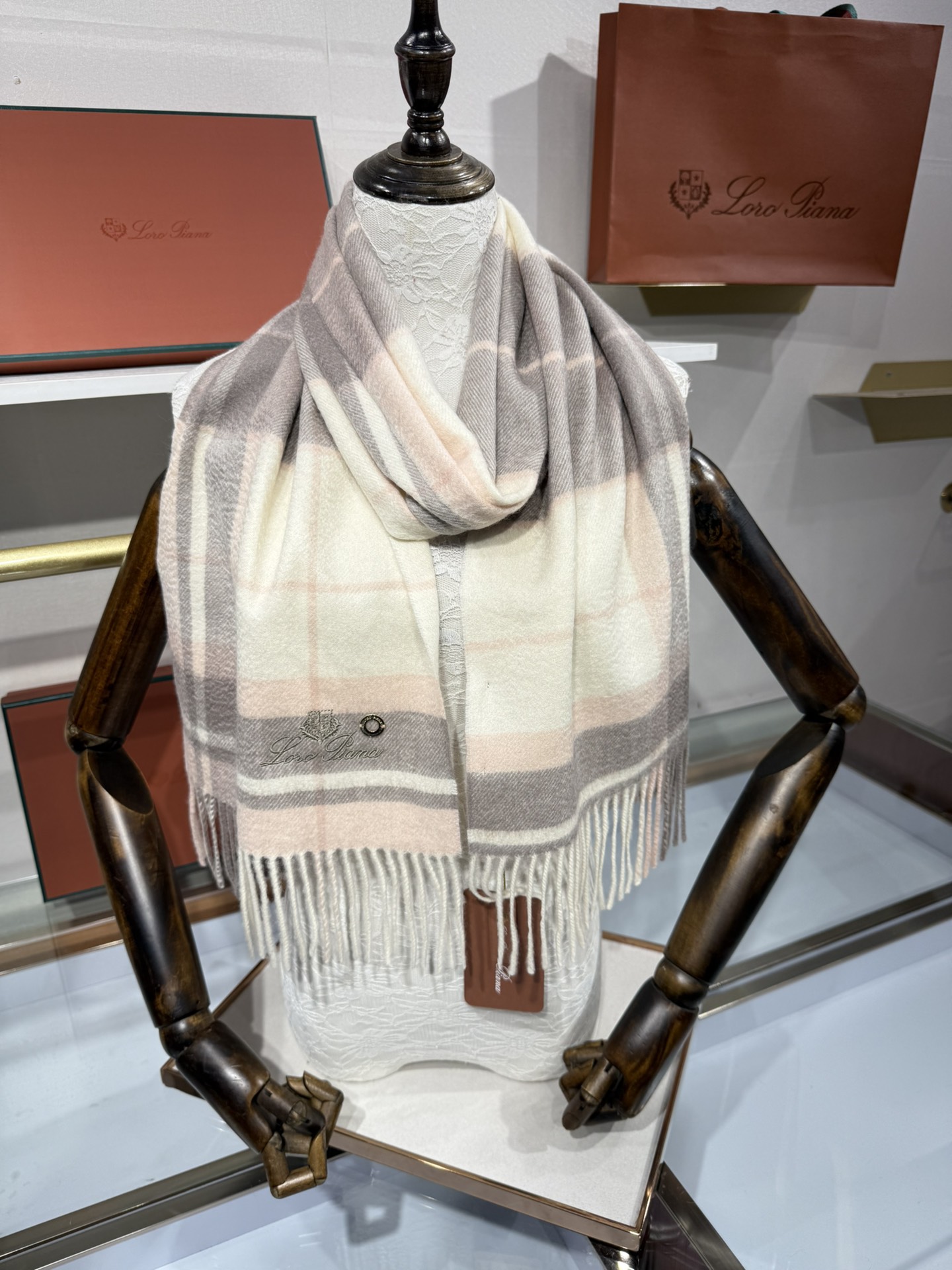 💟2025年秋冬新款抢先出 𝐋𝐨𝐫𝐨 𝐩𝐢𝐚𝐧𝐚 诺悠翩雅 山羊绒长巾 𝐒𝐢𝐳𝐞: 170x35 𝟏𝟎𝟎