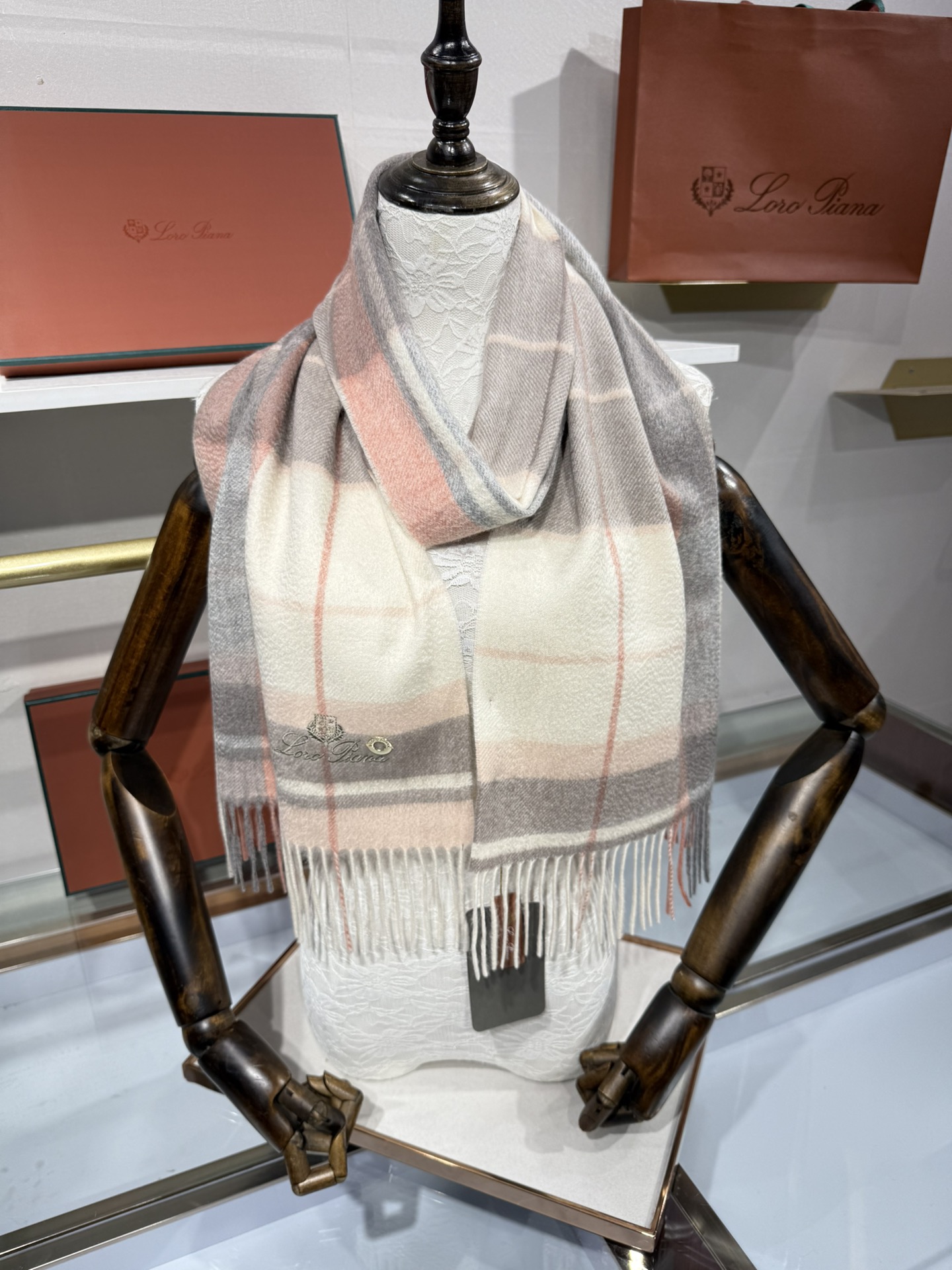 💟2025年秋冬新款抢先出 𝐋𝐨𝐫𝐨 𝐩𝐢𝐚𝐧𝐚 诺悠翩雅 山羊绒长巾 𝐒𝐢𝐳𝐞: 170x35 𝟏𝟎𝟎