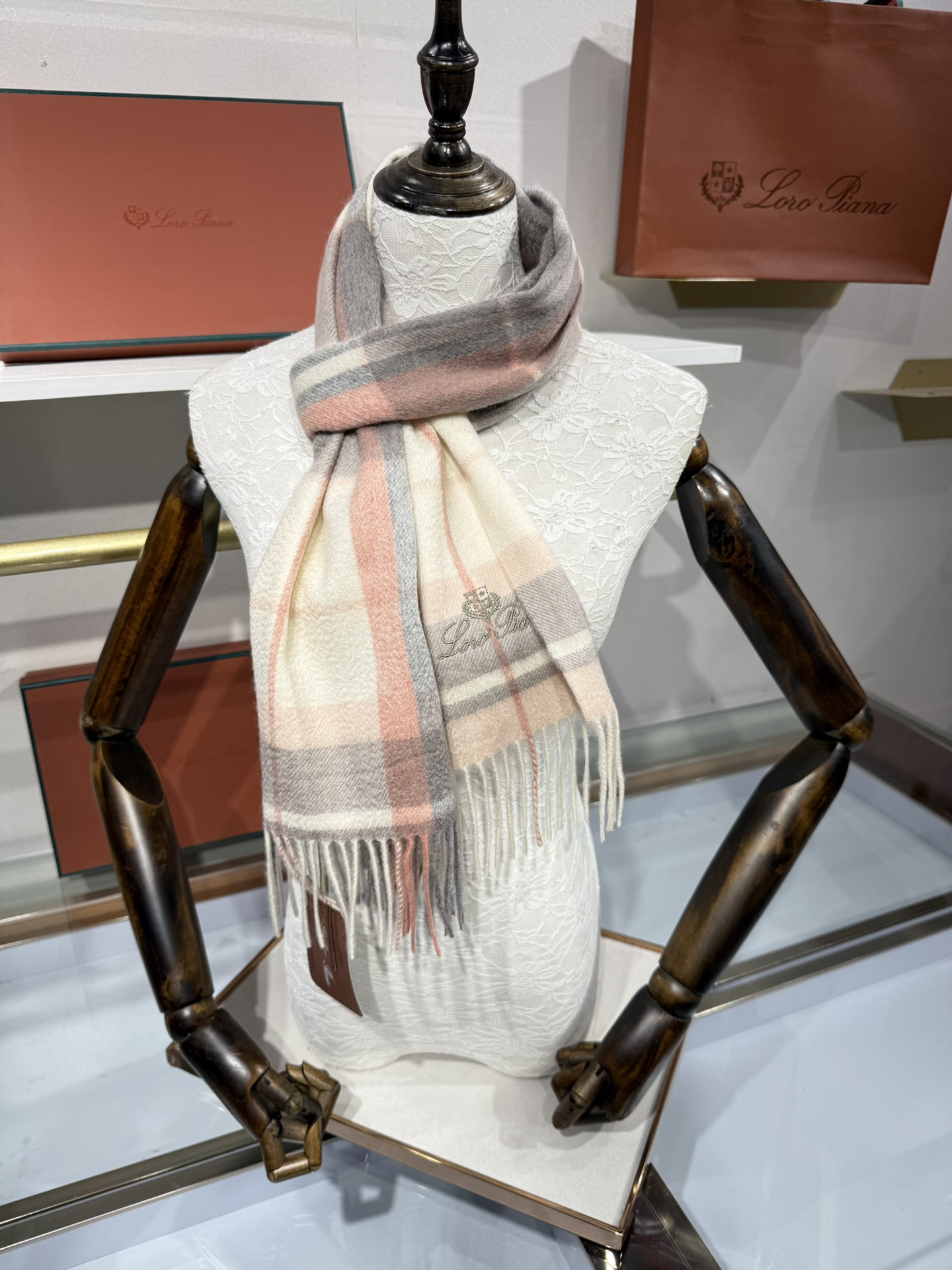 💟2025年秋冬新款抢先出 𝐋𝐨𝐫𝐨 𝐩𝐢𝐚𝐧𝐚 诺悠翩雅 山羊绒长巾 𝐒𝐢𝐳𝐞: 170x35 𝟏𝟎𝟎