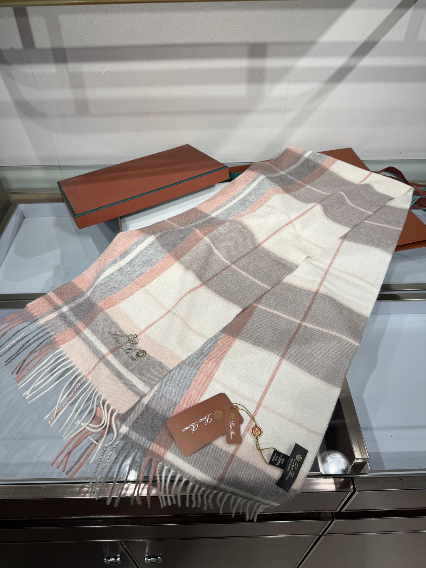 💟2025年秋冬新款抢先出 𝐋𝐨𝐫𝐨 𝐩𝐢𝐚𝐧𝐚 诺悠翩雅 山羊绒长巾 𝐒𝐢𝐳𝐞: 170x35 𝟏𝟎𝟎