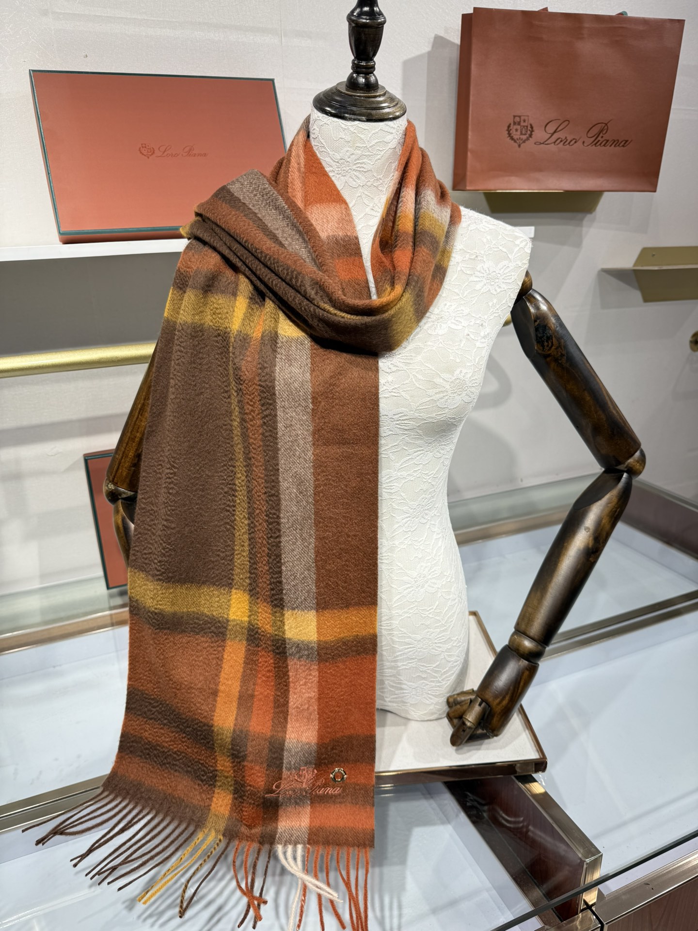 💟2025年秋冬新款抢先出 𝐋𝐨𝐫𝐨 𝐩𝐢𝐚𝐧𝐚 诺悠翩雅 山羊绒长巾 𝐒𝐢𝐳𝐞: 170x35 𝟏𝟎𝟎