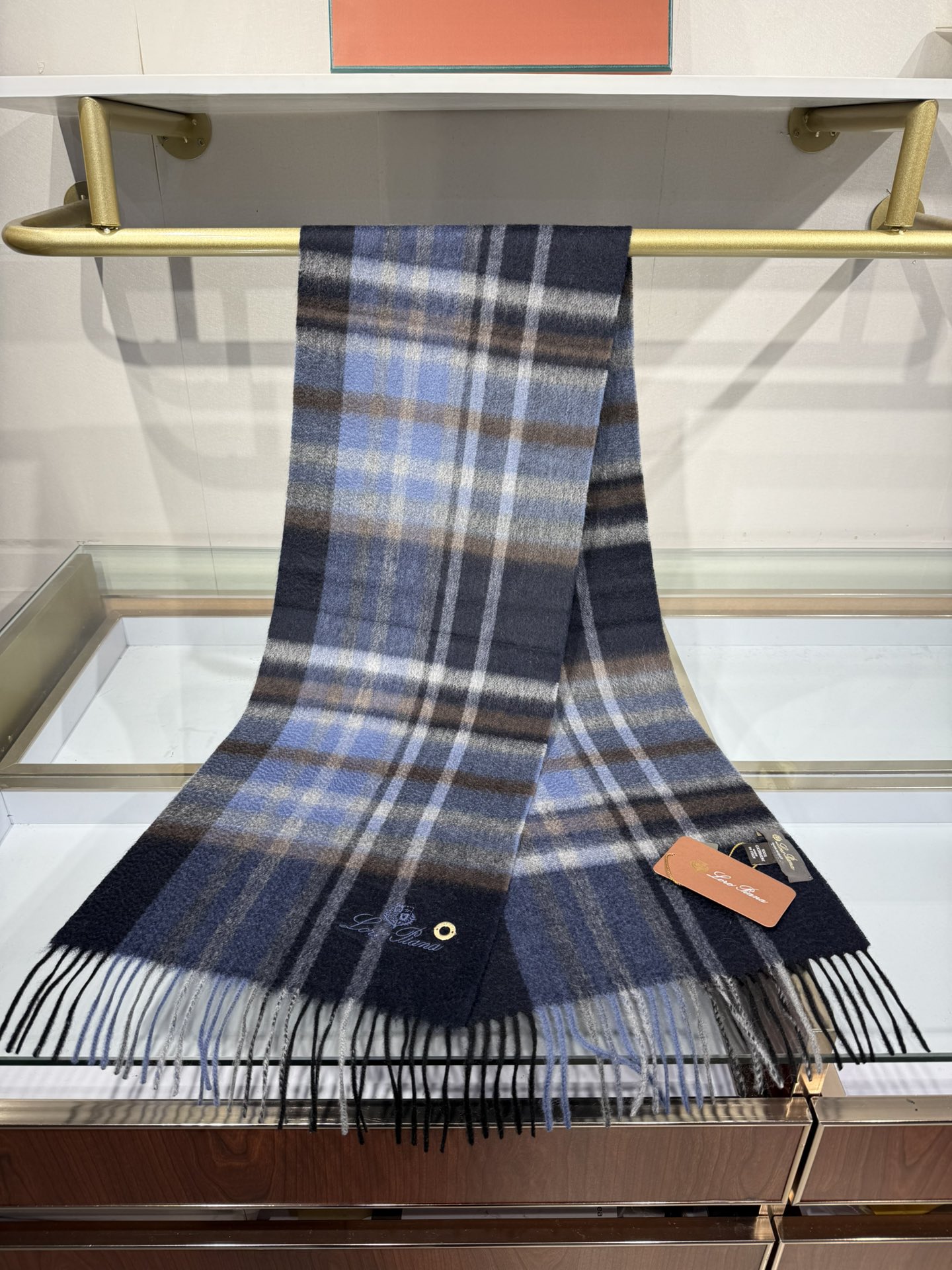 💟2025年秋冬新款抢先出 𝐋𝐨𝐫𝐨 𝐩𝐢𝐚𝐧𝐚 诺悠翩雅 山羊绒长巾 𝐒𝐢𝐳𝐞: 170x35 𝟏𝟎𝟎