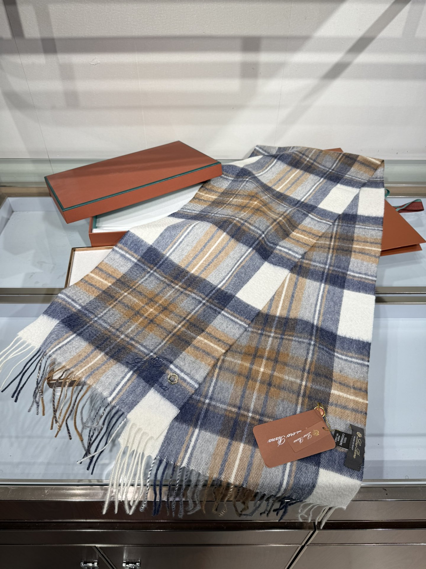 💟2025年秋冬新款抢先出 𝐋𝐨𝐫𝐨 𝐩𝐢𝐚𝐧𝐚 诺悠翩雅 山羊绒长巾 𝐒𝐢𝐳𝐞: 170x35 𝟏𝟎𝟎