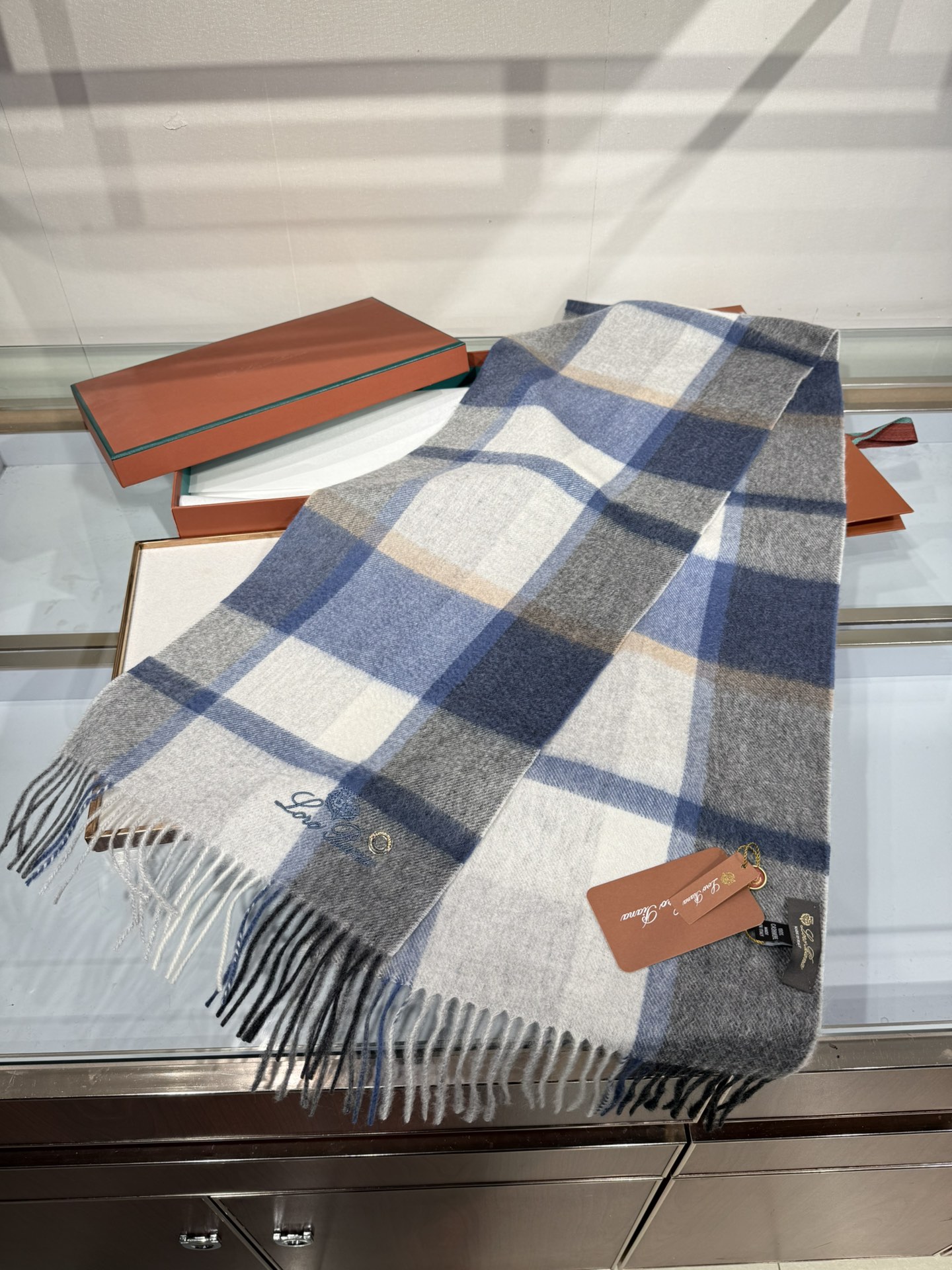 💟2025年秋冬新款抢先出 𝐋𝐨𝐫𝐨 𝐩𝐢𝐚𝐧𝐚 诺悠翩雅 山羊绒长巾 𝐒𝐢𝐳𝐞: 170x35 𝟏𝟎𝟎