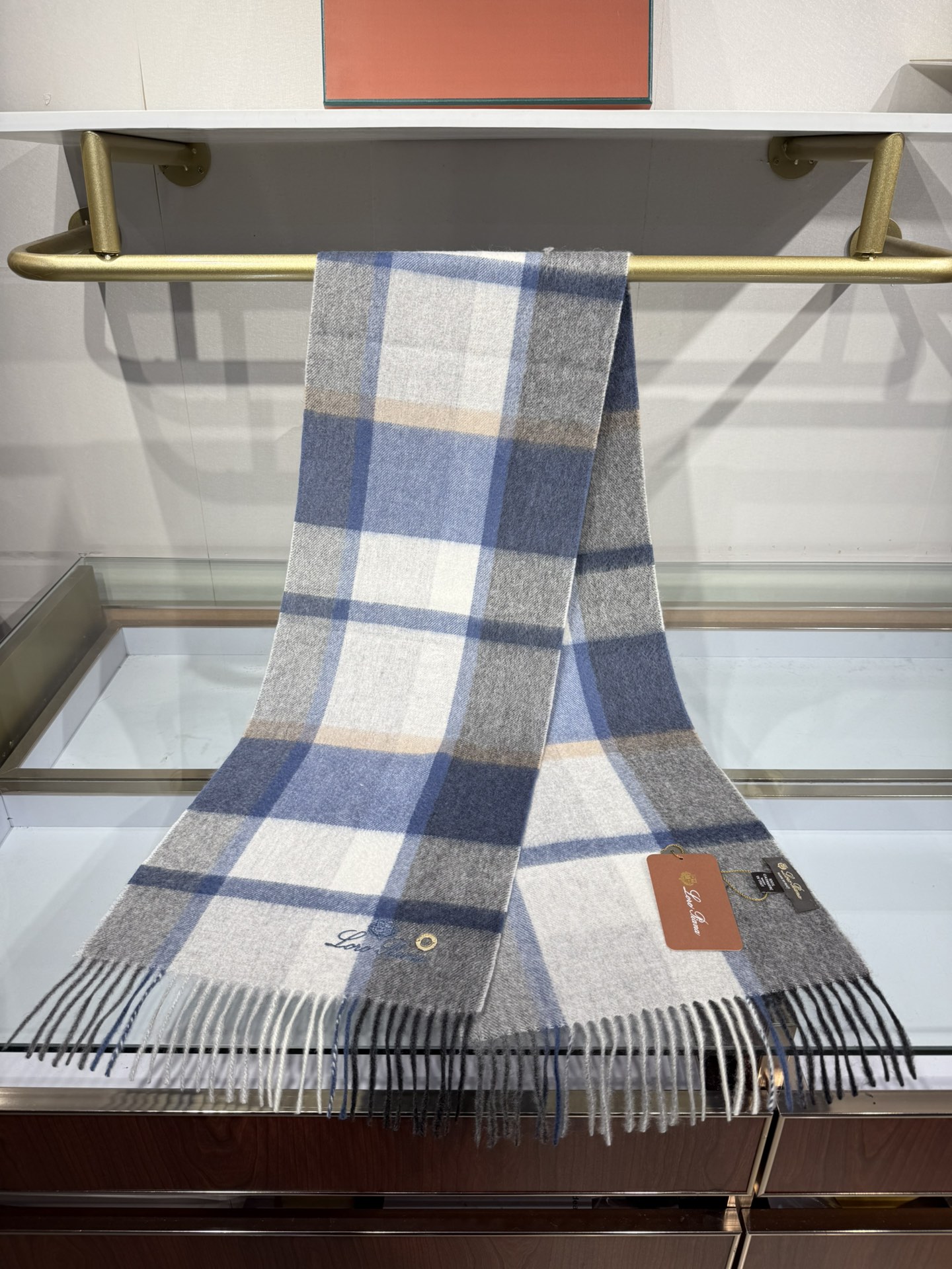 💟2025年秋冬新款抢先出 𝐋𝐨𝐫𝐨 𝐩𝐢𝐚𝐧𝐚 诺悠翩雅 山羊绒长巾 𝐒𝐢𝐳𝐞: 170x35 𝟏𝟎𝟎