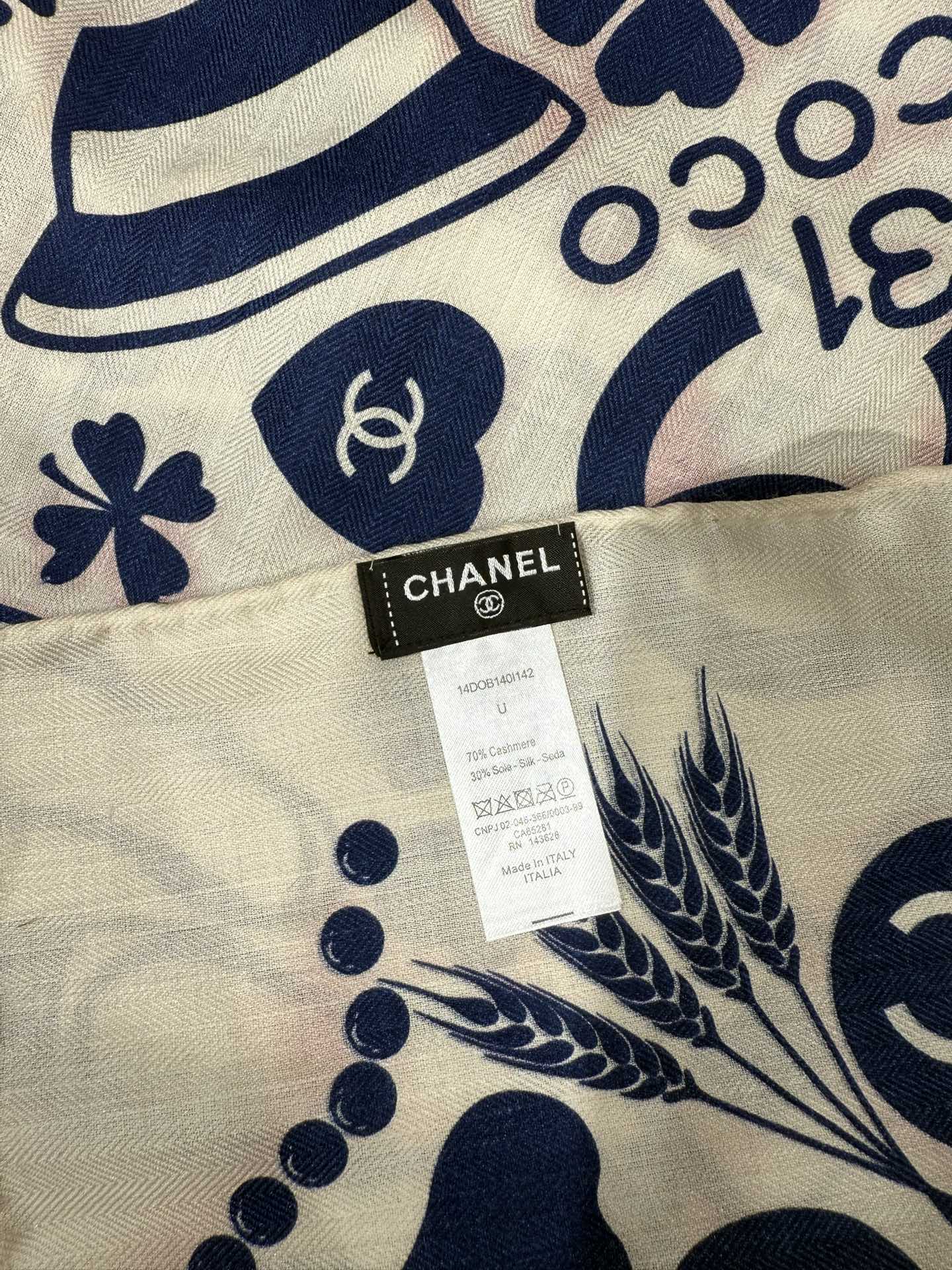 💟今年新出的双面同色新工艺。秋冬新款 小香山茶花90羊绒方巾‼️【高端 大爱 ‼️纯羊绒 婴儿触感舒服到