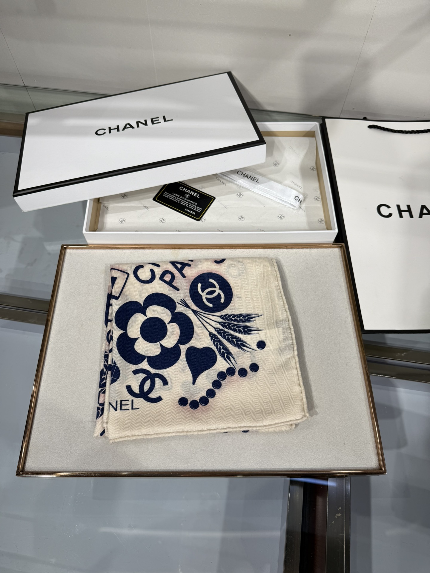 💟今年新出的双面同色新工艺。秋冬新款 小香山茶花90羊绒方巾‼️【高端 大爱 ‼️纯羊绒 婴儿触感舒服到