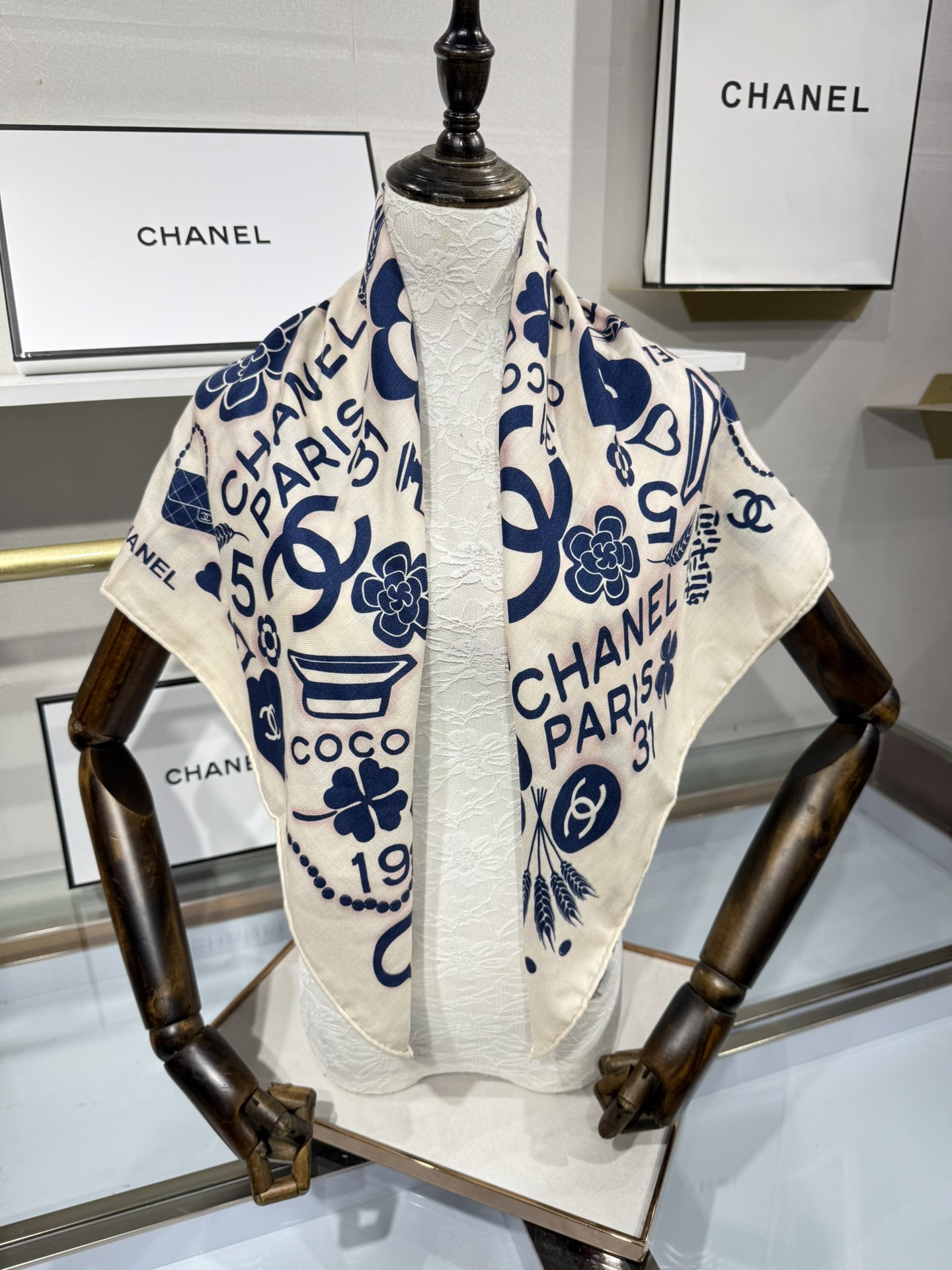 💟今年新出的双面同色新工艺。秋冬新款 小香山茶花90羊绒方巾‼️【高端 大爱 ‼️纯羊绒 婴儿触感舒服到