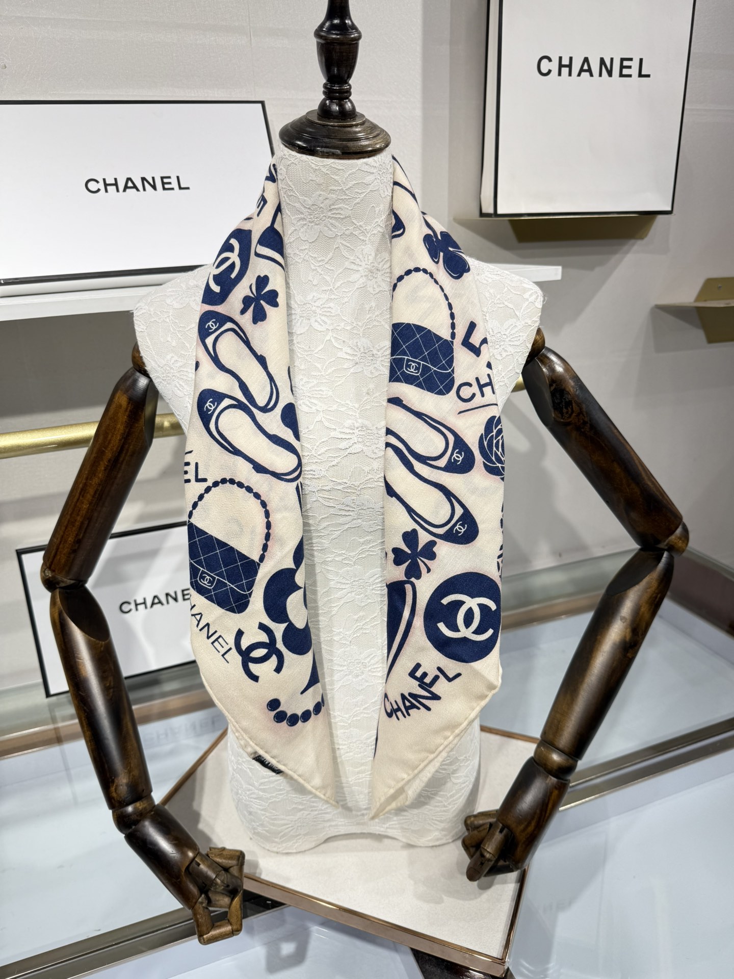 💟今年新出的双面同色新工艺。秋冬新款 小香山茶花90羊绒方巾‼️【高端 大爱 ‼️纯羊绒 婴儿触感舒服到