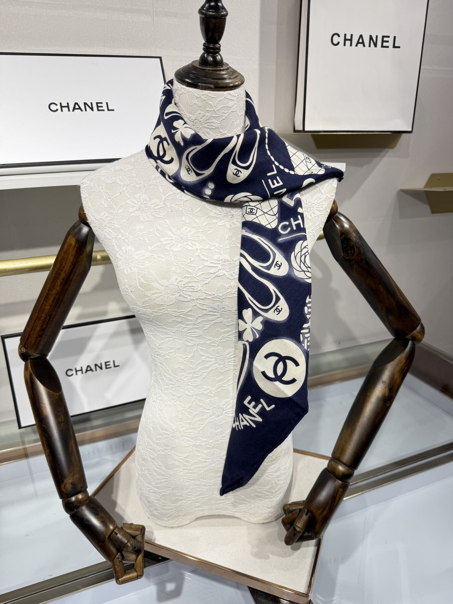 💟今年新出的双面同色新工艺。秋冬新款 小香山茶花90羊绒方巾‼️【高端 大爱 ‼️纯羊绒 婴儿触感舒服到