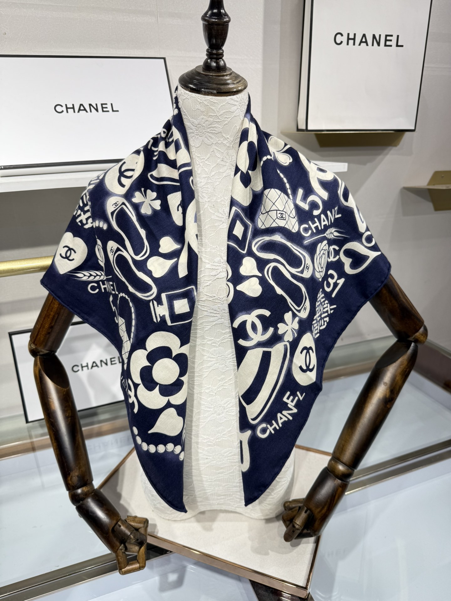 💟今年新出的双面同色新工艺。秋冬新款 小香山茶花90羊绒方巾‼️【高端 大爱 ‼️纯羊绒 婴儿触感舒服到