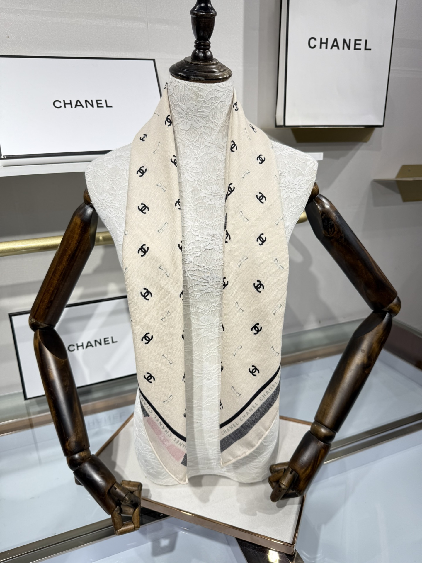 💟今年新出的双面同色新工艺。秋冬新款 小香山茶花90羊绒方巾‼️【高端 大爱 ‼️纯羊绒 婴儿触感舒服到