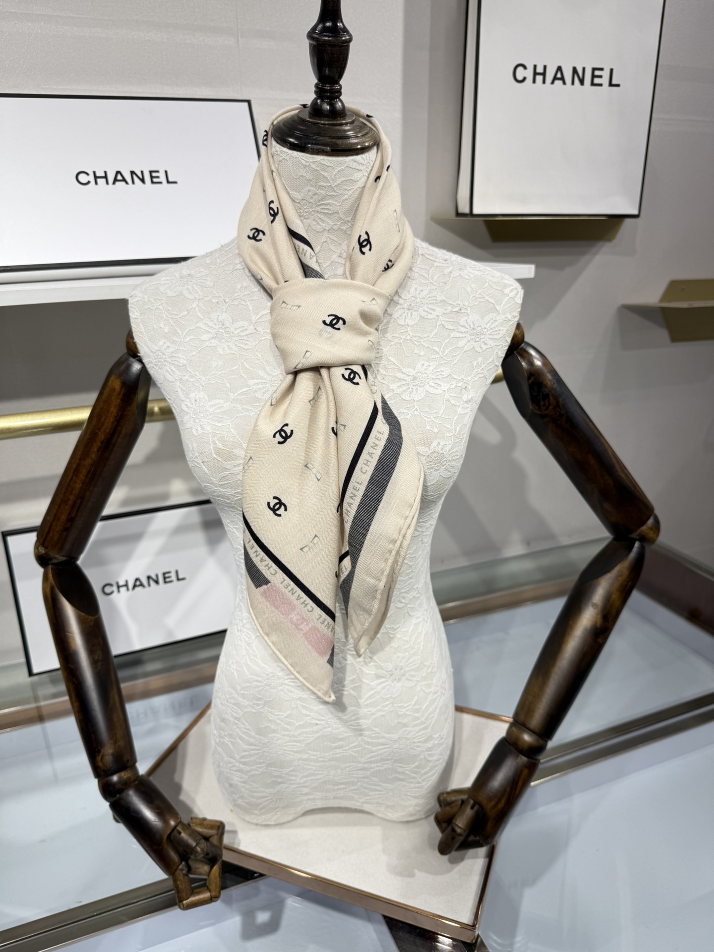 💟今年新出的双面同色新工艺。秋冬新款 小香山茶花90羊绒方巾‼️【高端 大爱 ‼️纯羊绒 婴儿触感舒服到