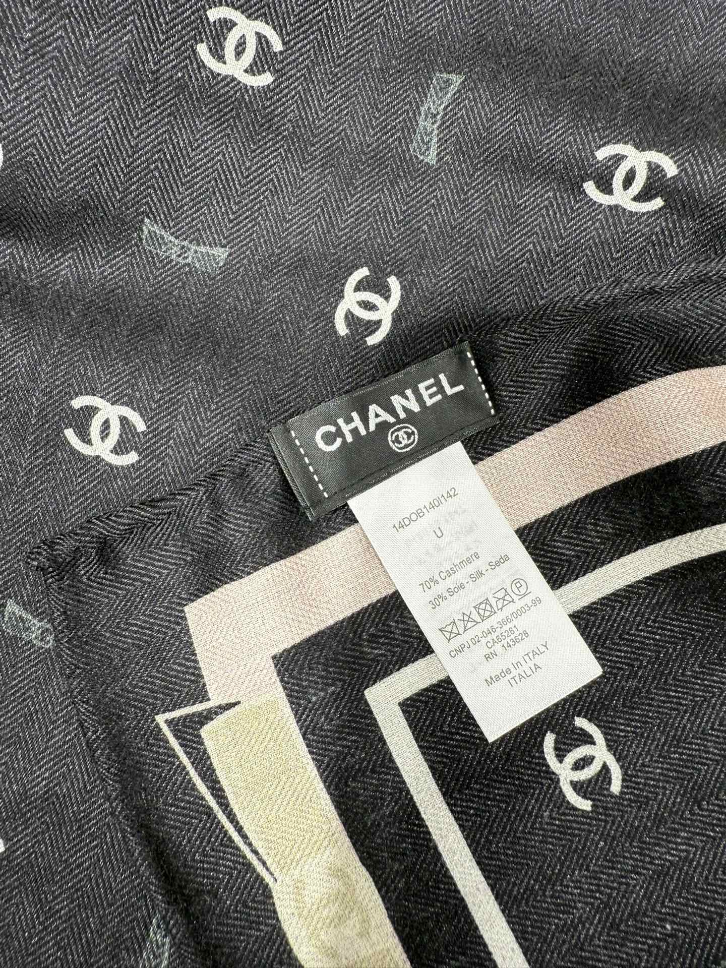 💟今年新出的双面同色新工艺。秋冬新款 小香山茶花90羊绒方巾‼️【高端 大爱 ‼️纯羊绒 婴儿触感舒服到