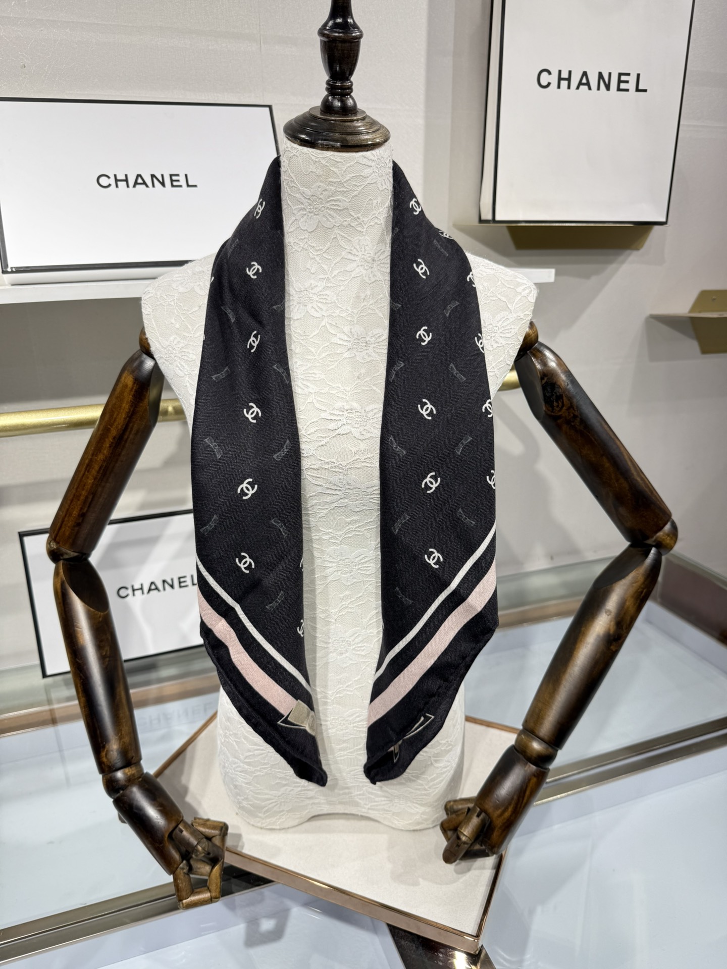 💟今年新出的双面同色新工艺。秋冬新款 小香山茶花90羊绒方巾‼️【高端 大爱 ‼️纯羊绒 婴儿触感舒服到