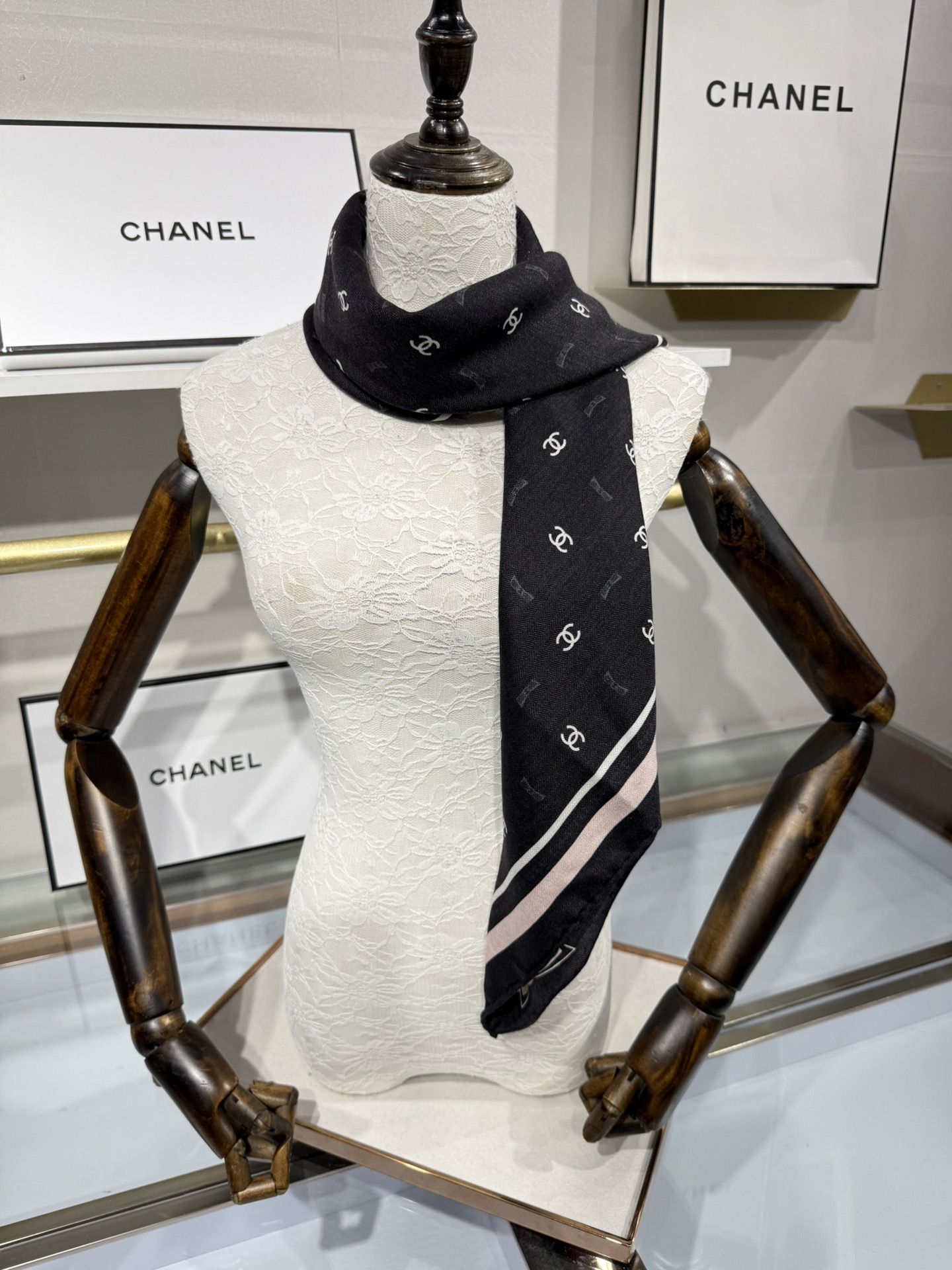 💟今年新出的双面同色新工艺。秋冬新款 小香山茶花90羊绒方巾‼️【高端 大爱 ‼️纯羊绒 婴儿触感舒服到