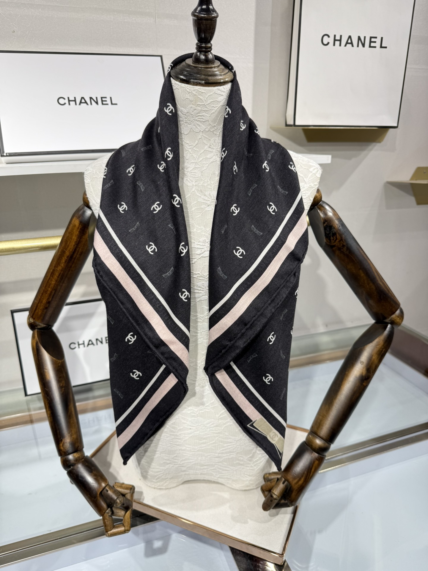 💟今年新出的双面同色新工艺。秋冬新款 小香山茶花90羊绒方巾‼️【高端 大爱 ‼️纯羊绒 婴儿触感舒服到