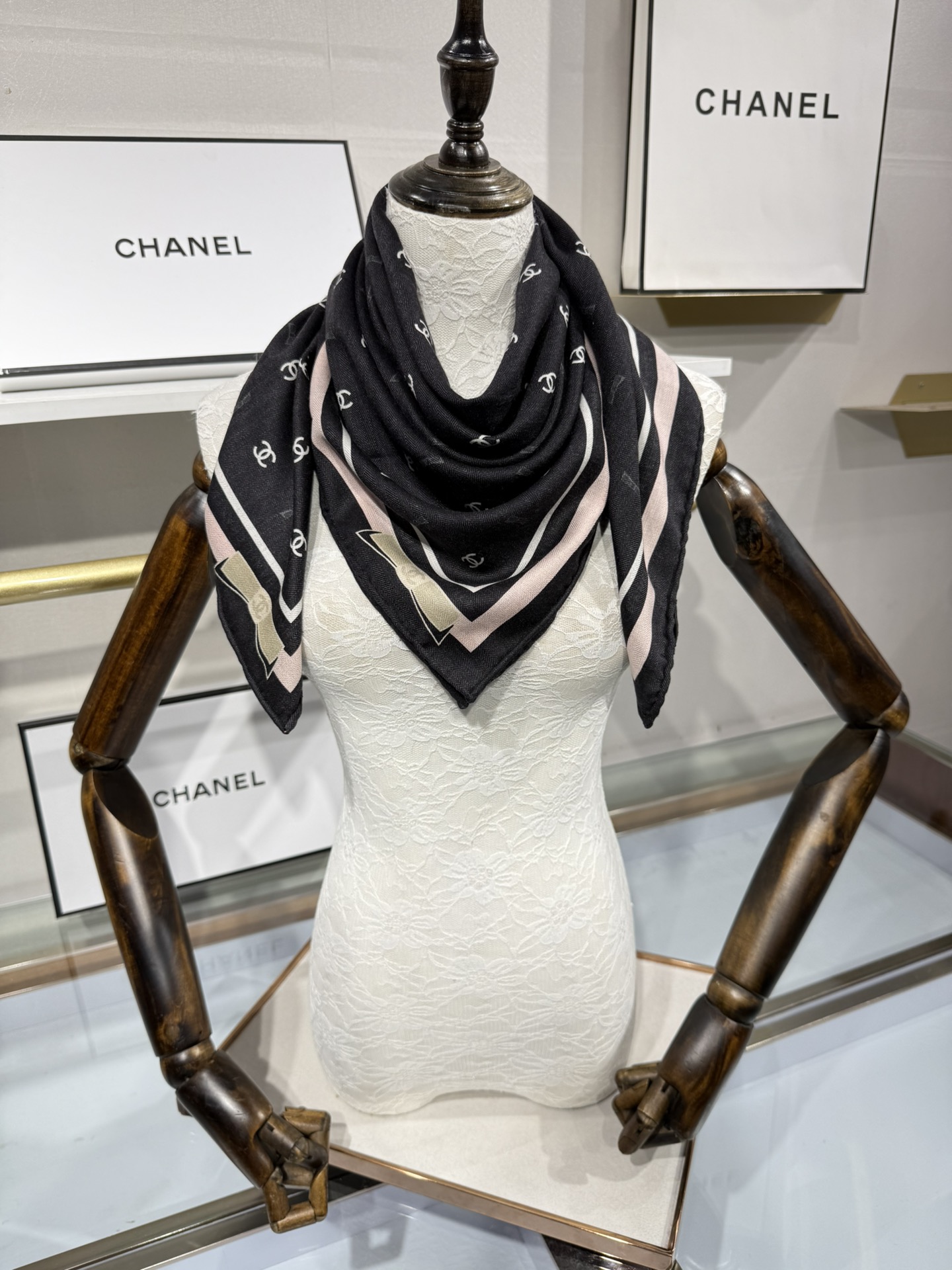 💟今年新出的双面同色新工艺。秋冬新款 小香山茶花90羊绒方巾‼️【高端 大爱 ‼️纯羊绒 婴儿触感舒服到