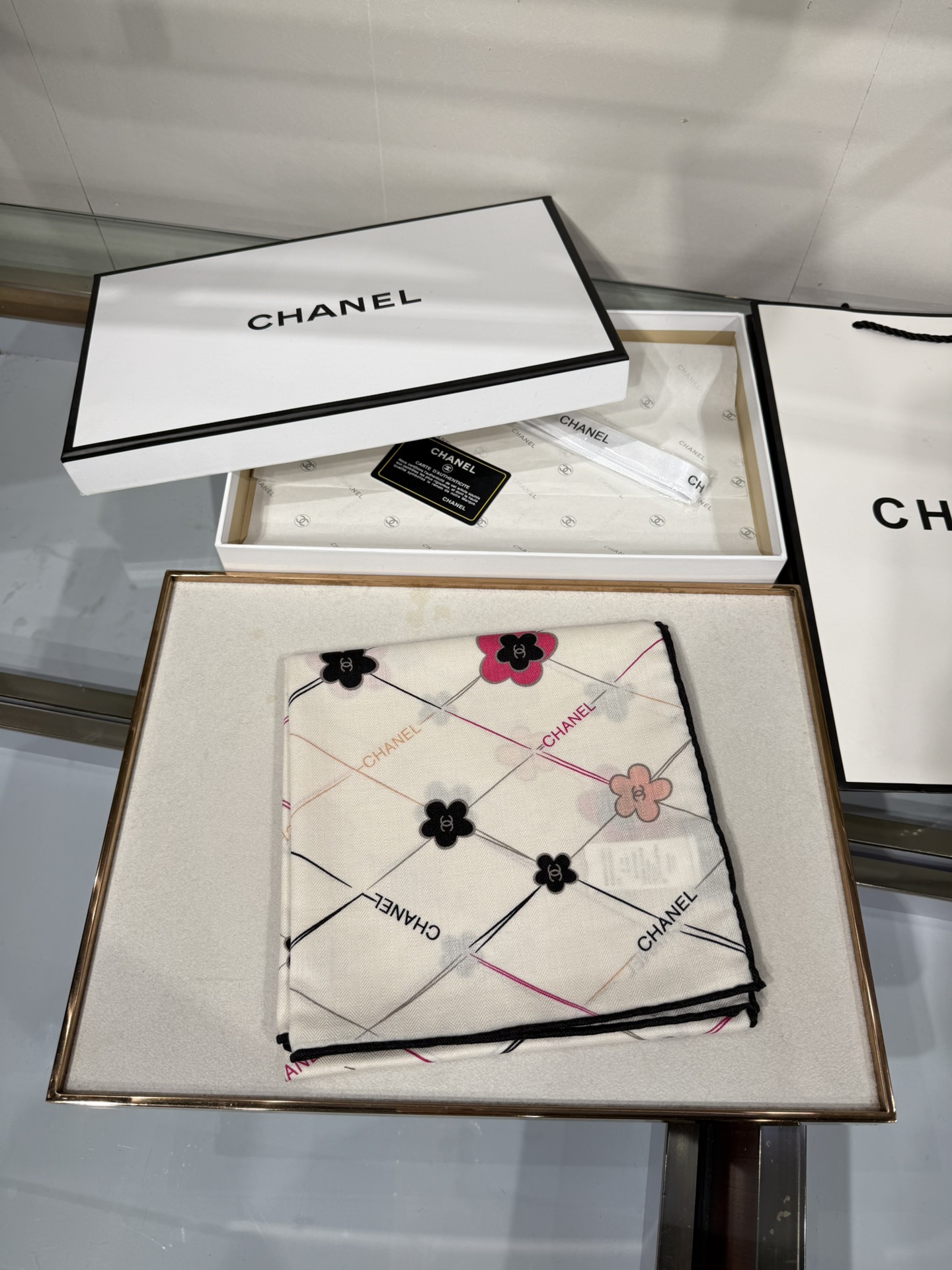 💟今年新出的双面同色新工艺。秋冬新款 小香山茶花90羊绒方巾‼️【高端 大爱 ‼️纯羊绒 婴儿触感舒服到